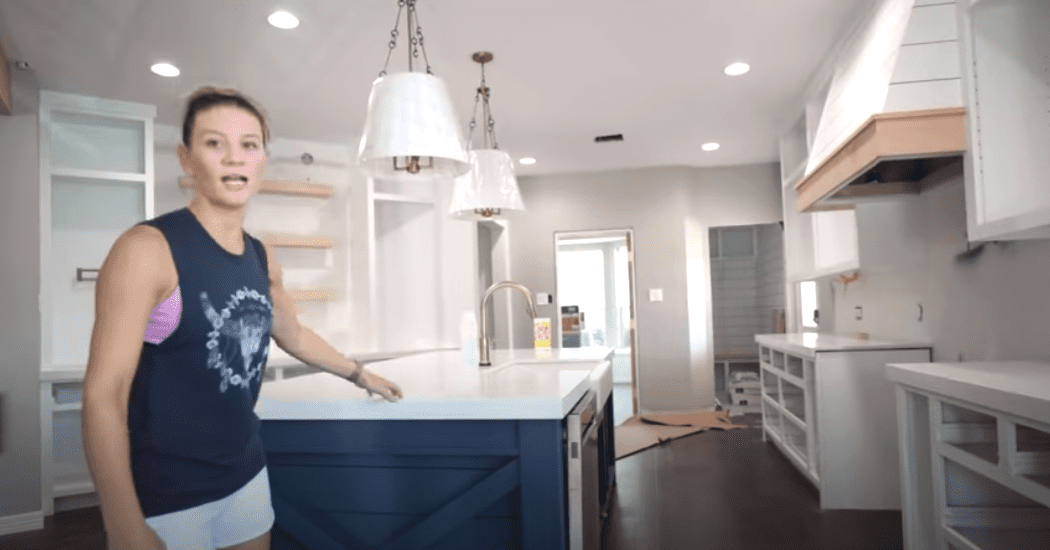 Danielle Busby talked about the progress of their kitchen renovation on August 31, 2020 | Photo: YouTube/It's a Buzz World