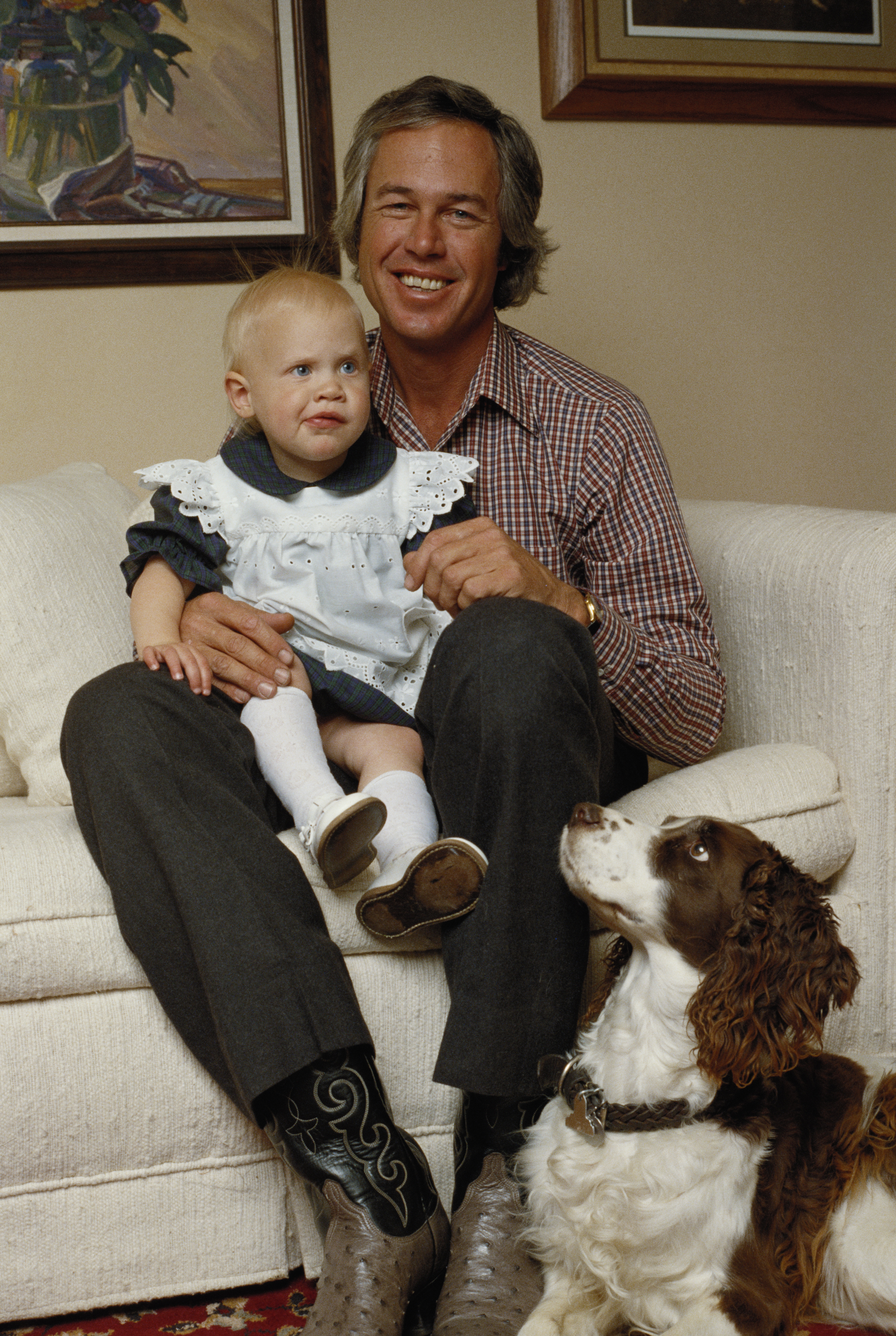 American actor Steve Kanaly with his daughter Quinn, circa 1985. | Source: Getty Images