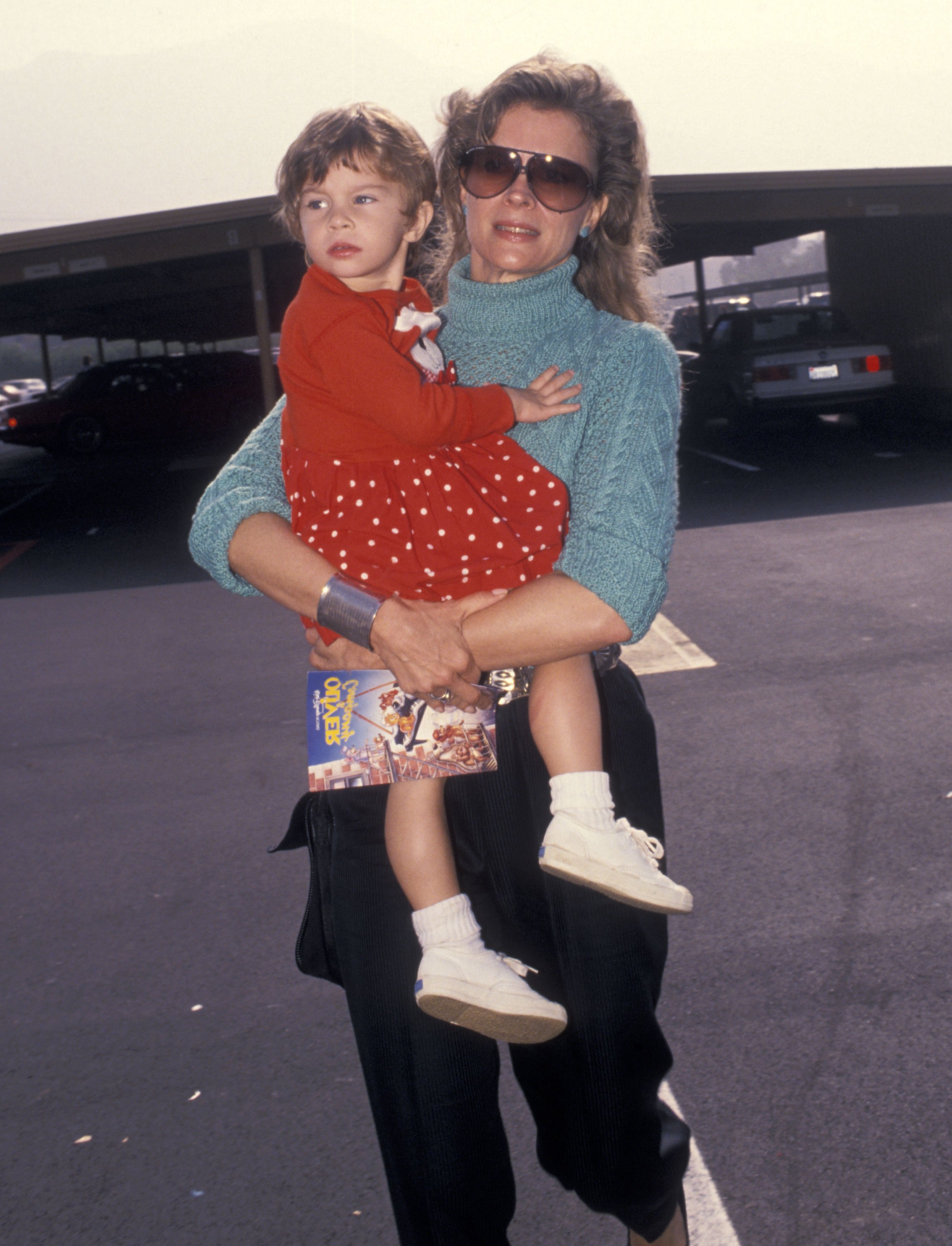 Candice Bergen and her daughter Chloe Malle in California 1988. | Source: Getty Images 