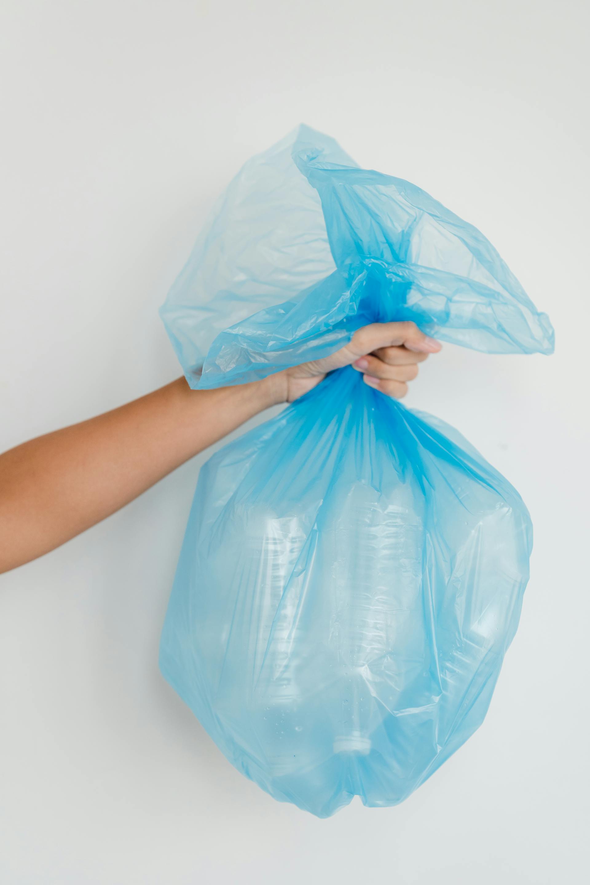 A woman holding a plastic bag | Source: Pexels