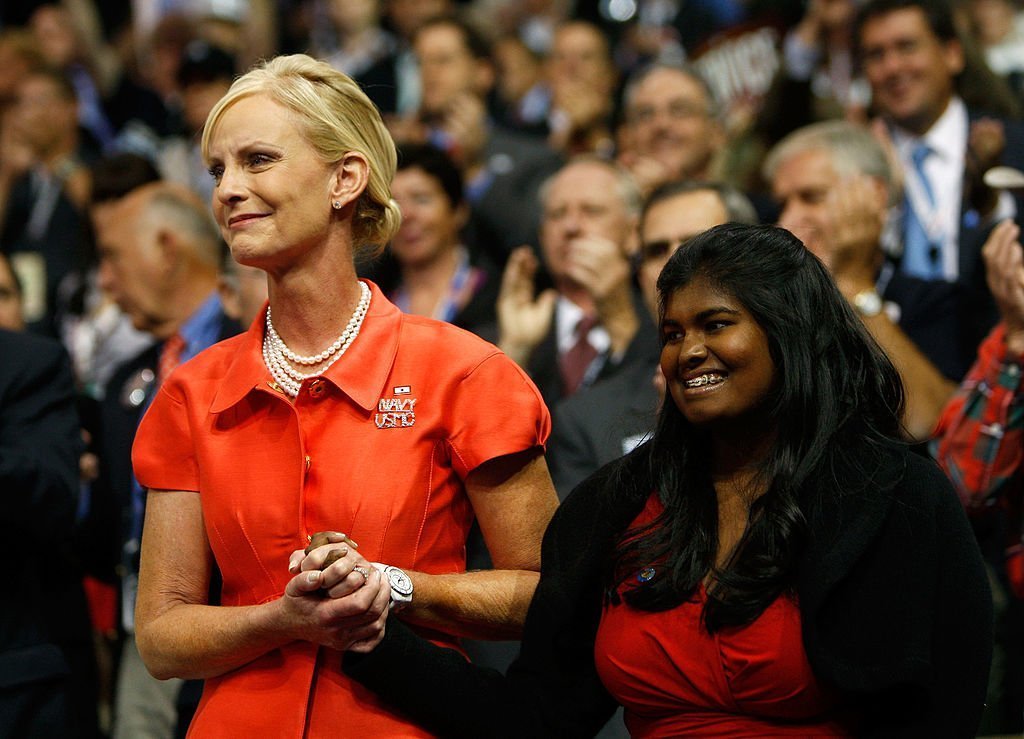 Cindy McCain and daughter Bridget hold hands on day two of the Republican National Convention on September 2, 2008  | Photo: GettyImages
