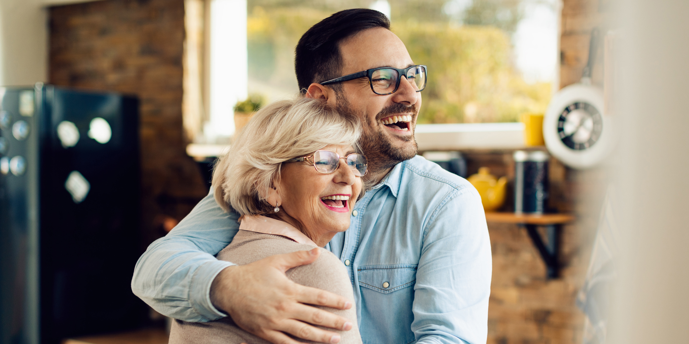 A man hugging his mother | Source: Getty Images