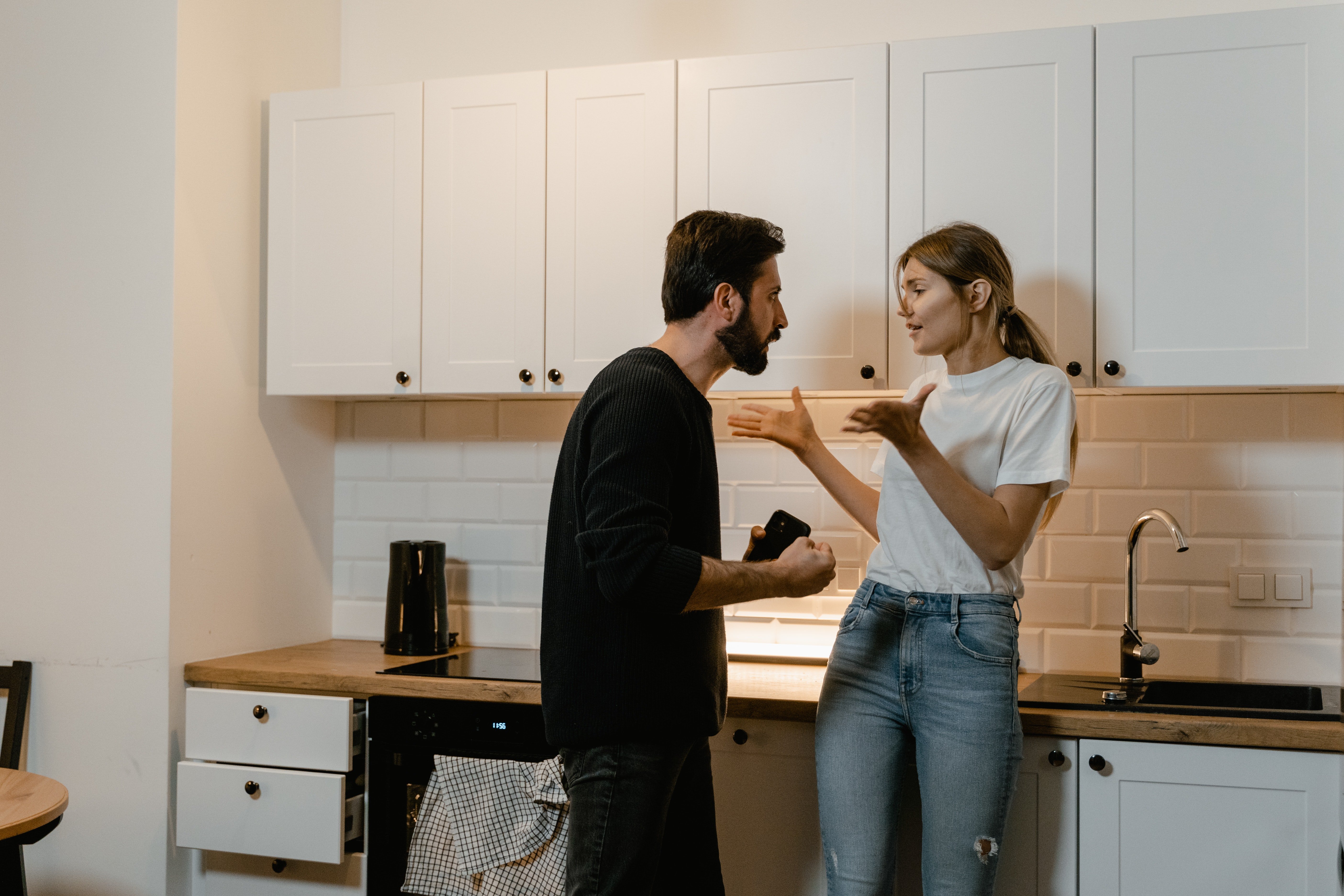 Michael convinced Casey to act as his wife. | Source: Pexels
