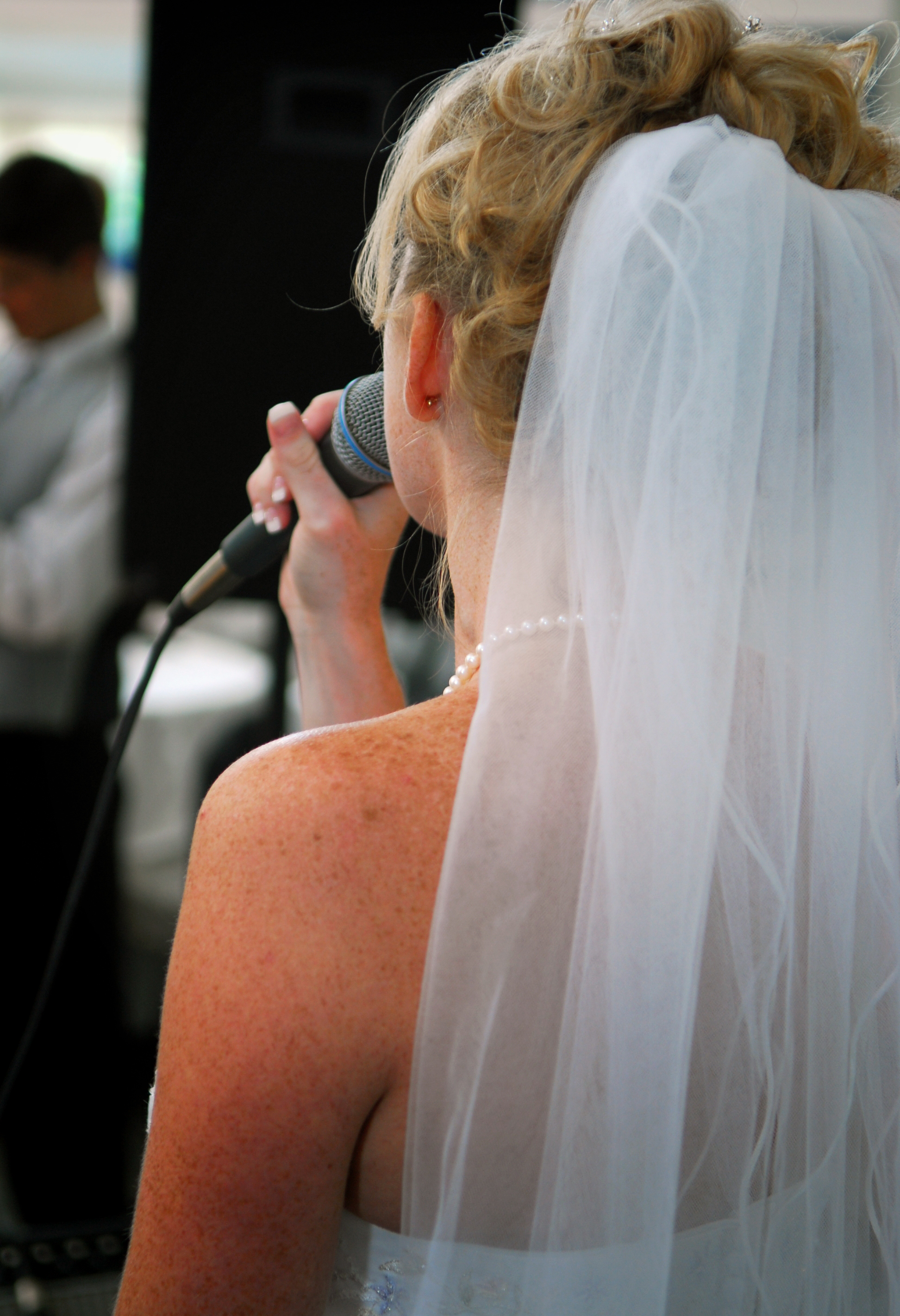 A bride speaking in a microphone | Source: Getty Images