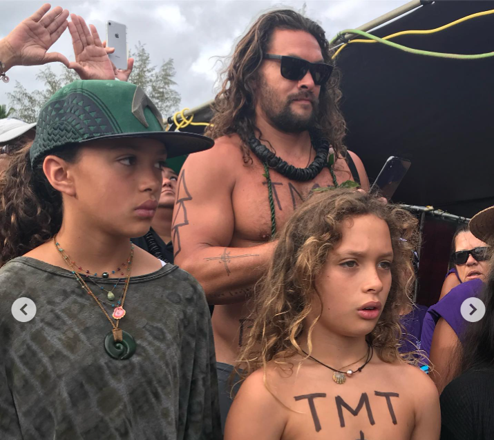 Jason Momoa with his children in a picture from a post dated August 3, 2019 | Source: instagram.com/prideofgypsies