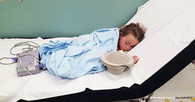 "C'est ce que fait l'intimidation" : La photo d'une fille épuisée dans son lit d'hôpital a été partagée 297 000 fois