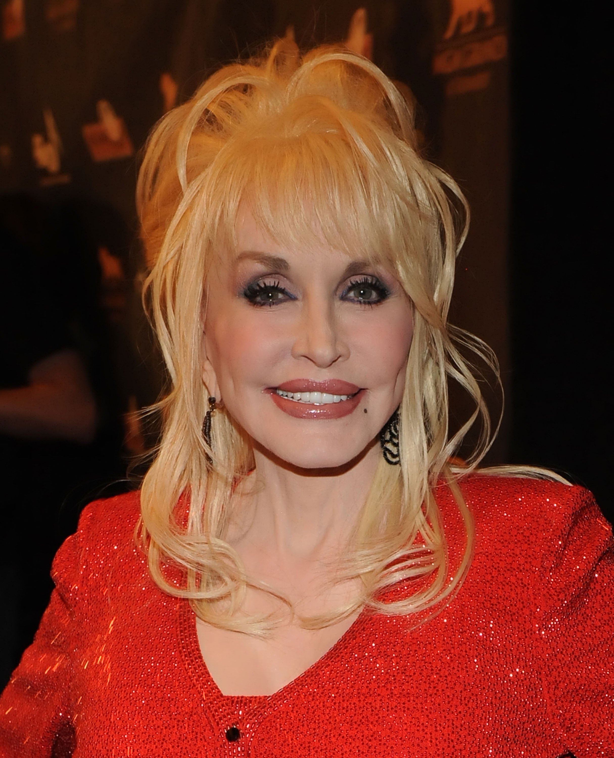 Dolly Parton attending an awards show in 2010. | Photo: Getty Images