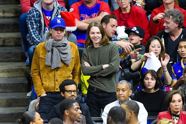 Val Kilmer, Jack Kilmer and Mercedes Kilmer attend a basketball game on Christmas between the Golden State Warriors and the Los Angeles Clippers in Los Angeles, California.| Photo: Getty Images. Val Kilmer, Jack Kilmer and Mercedes Kilmer attend a basketball game on Christmas between the Golden State Warriors and the Los Angeles Clippers in Los Angeles, California.| Photo: Getty Images.