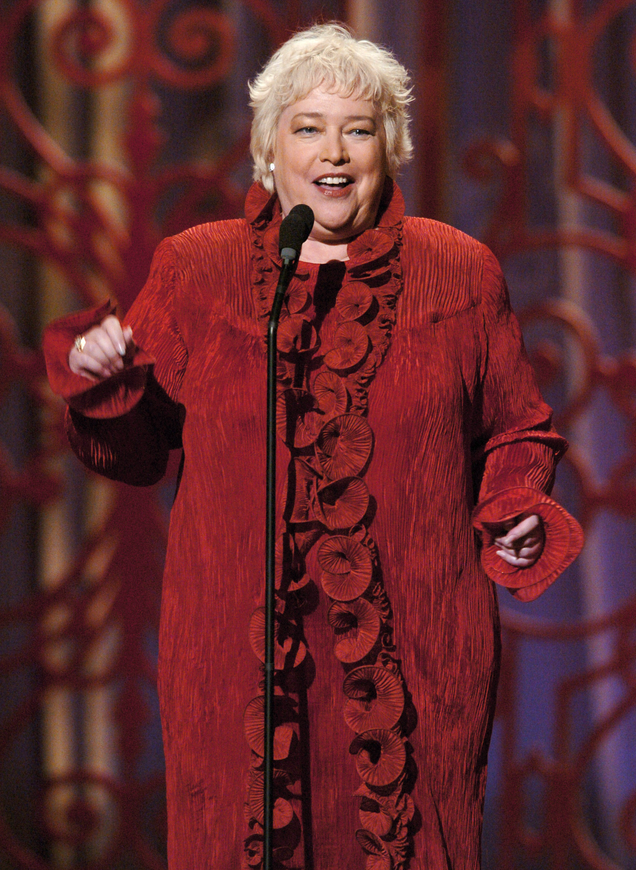 Kathy Bates attends "Moving Image Salutes John Travolta" at the Waldorf Astoria Hotel in New York City on November 5, 2004. | Source: Getty Images
