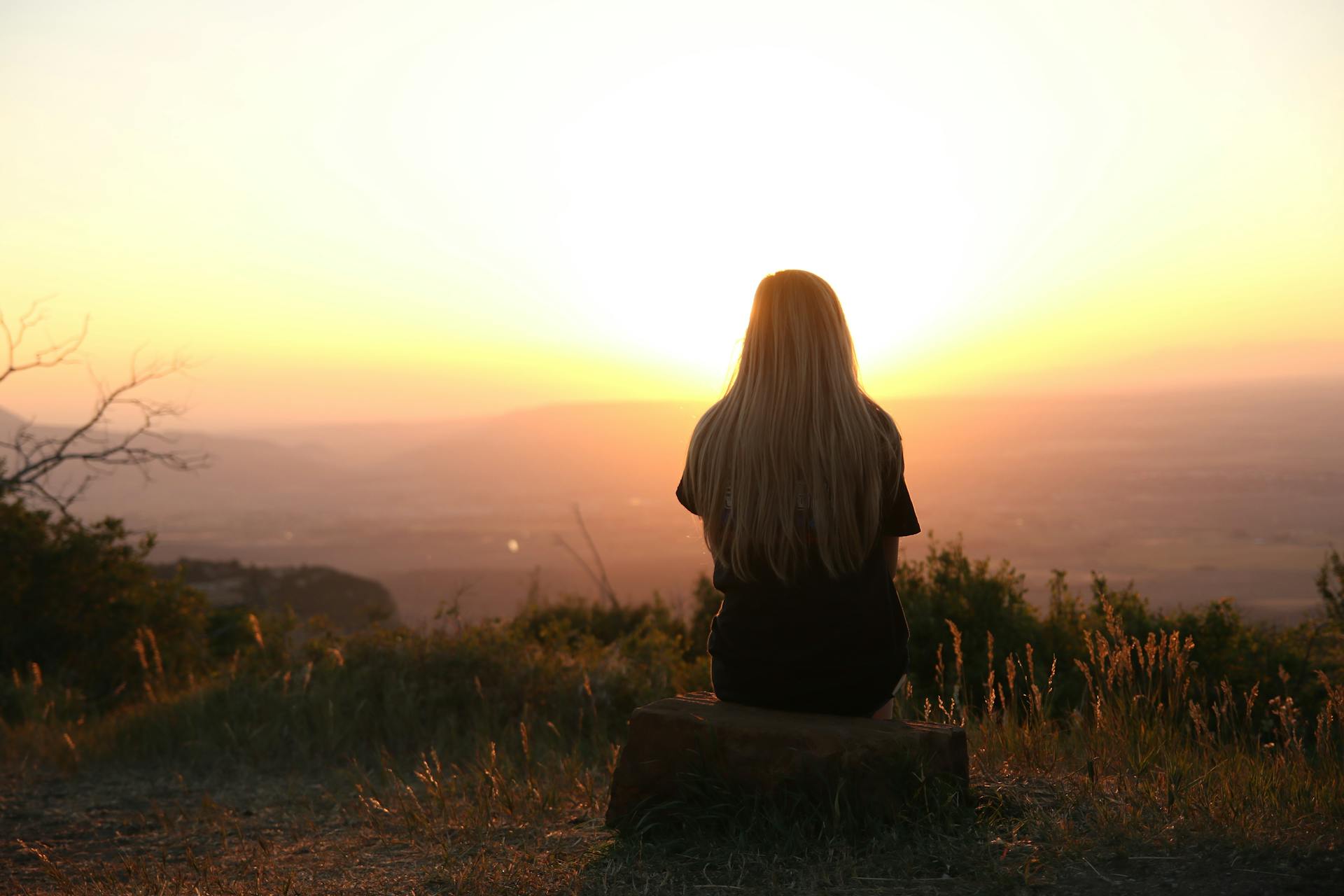 Woman seated on a mountain enjoying the view | Source: Pexels