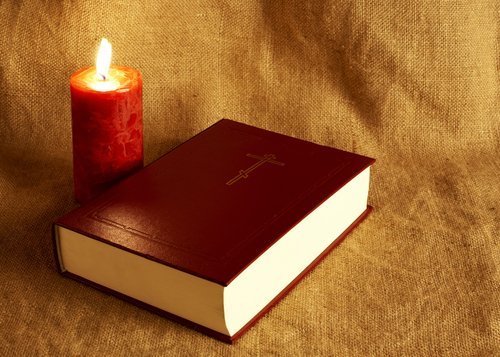 Bible in the textile background. |Photo: Shutterstock.