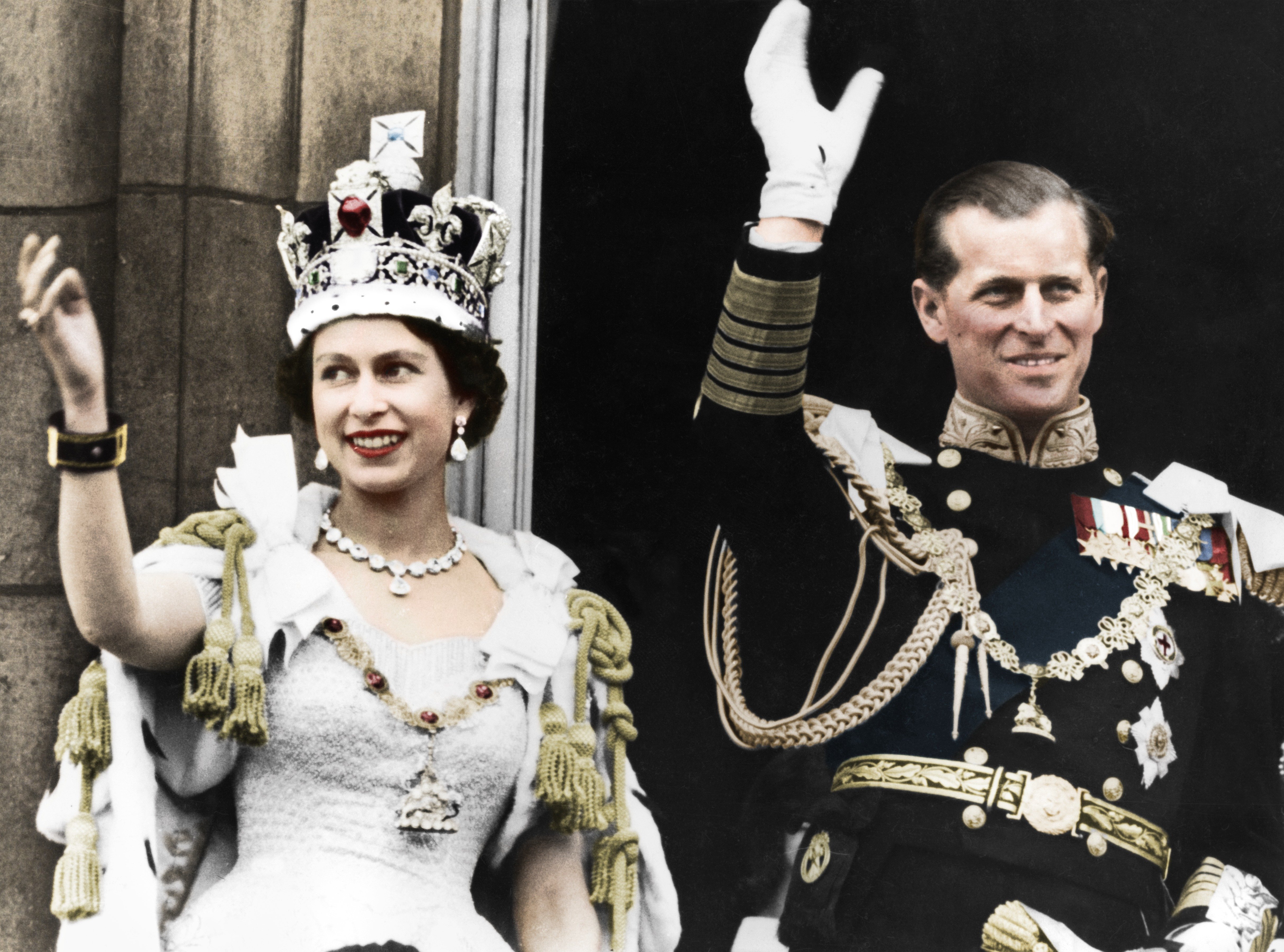 Queen Elizabeth II and the Duke of Edinburgh on the day of their coronation, Buckingham Palace, 1953 | Photo: Getty Images