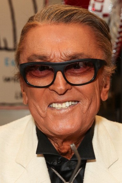  Producer Robert Evans signs copies of his new book "The Kid Stays In The Picture" at Book Soup on July 31, 2013 in West Hollywood, California | Photo: Getty Images