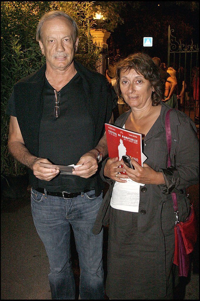Patrick Chesnais et Josiane Stoléru le 11 août 2009 à Ramatuelle. l Source : Getty Images