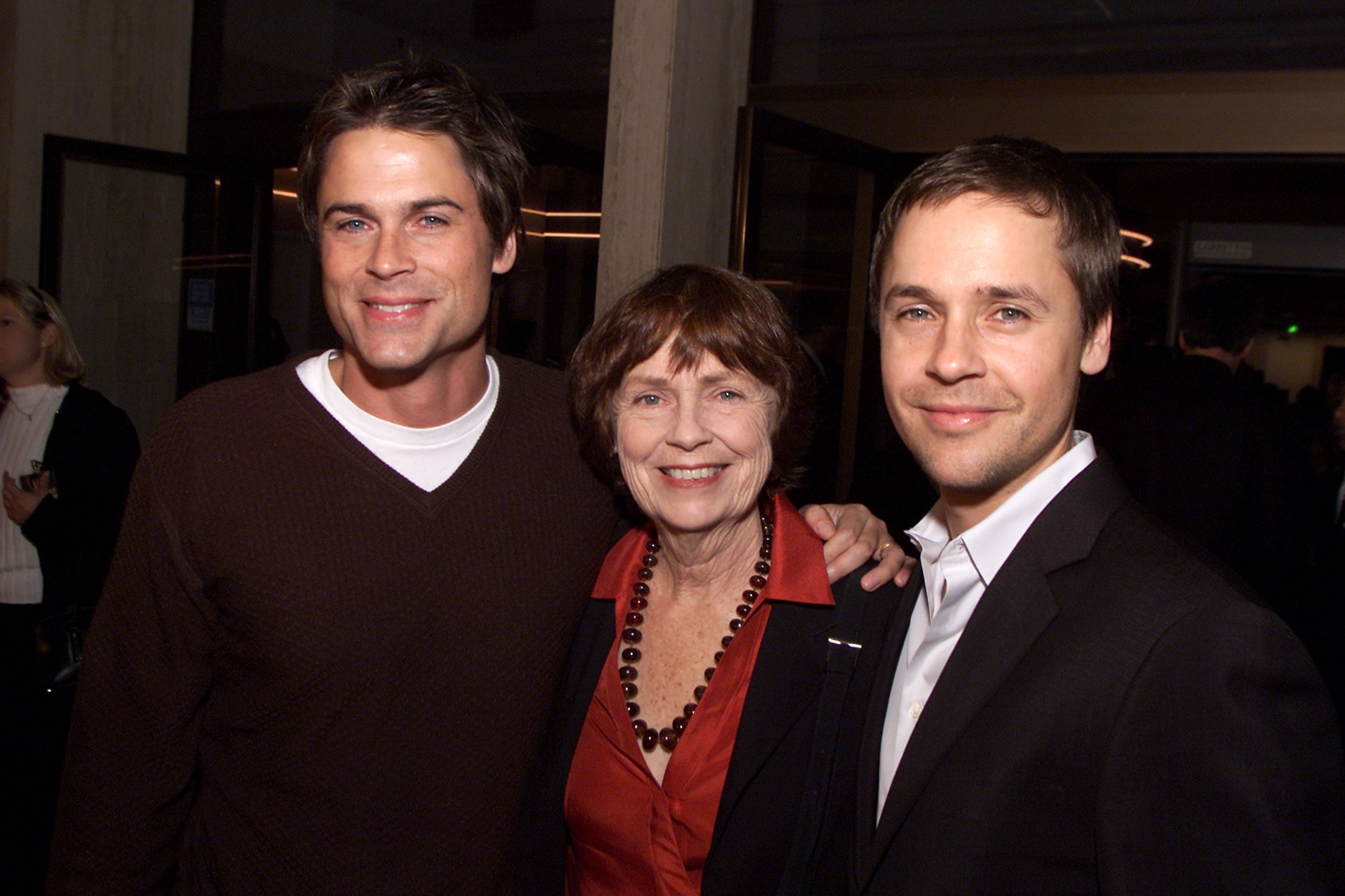 Robe Lowe, his brother Chad, and their mother Barbara Hepler in California in 2001. | Source: Getty Images 