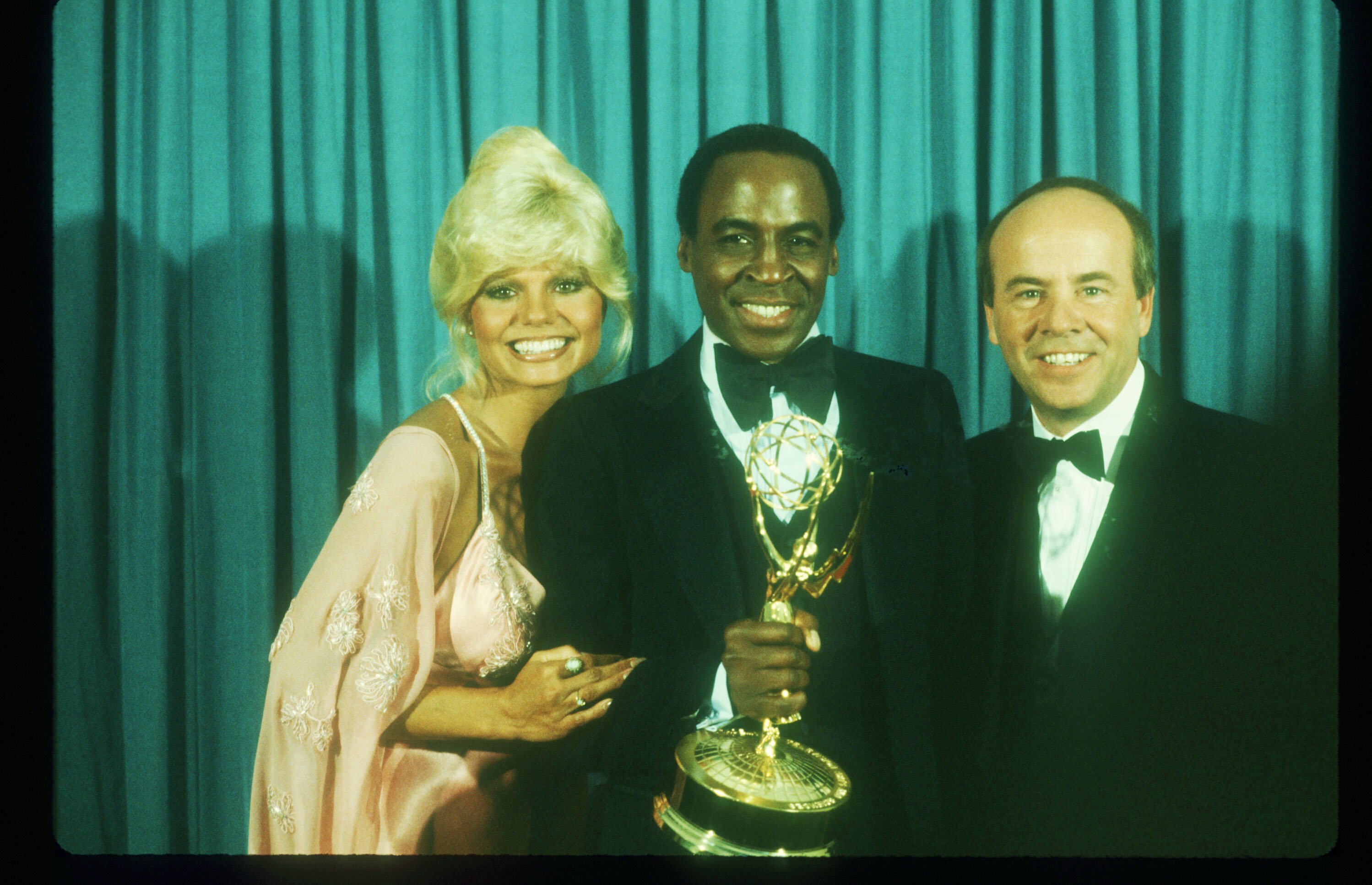 Loni Anderson, Robert Guillaume, and Tim Conway pose for a picture August 1979 after he won the Emmy for his role as Benson on the TV show 'soap.'' | Source: Getty Images