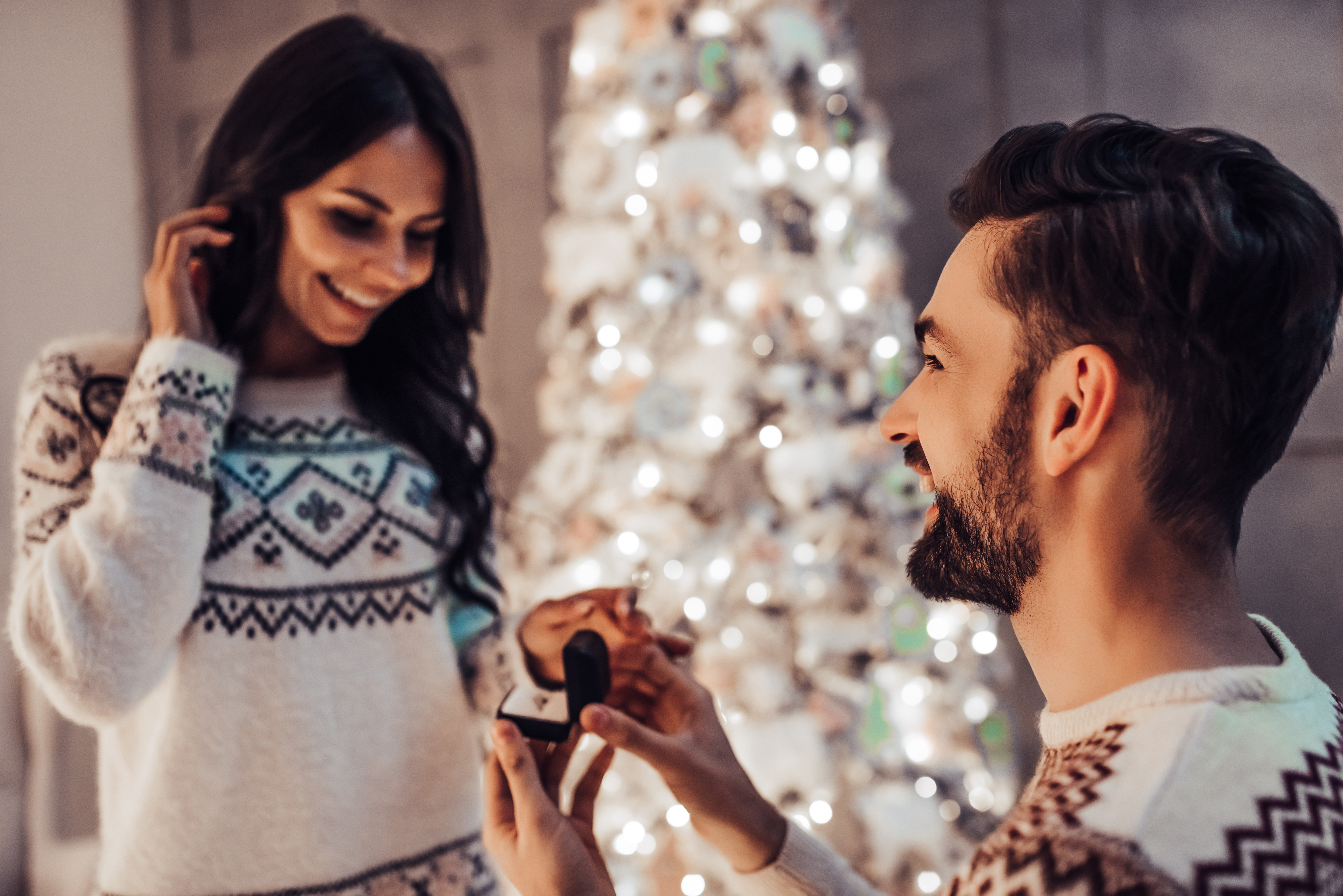 A man proposing to his girlfriend at Christmas | Source: Shutterstock