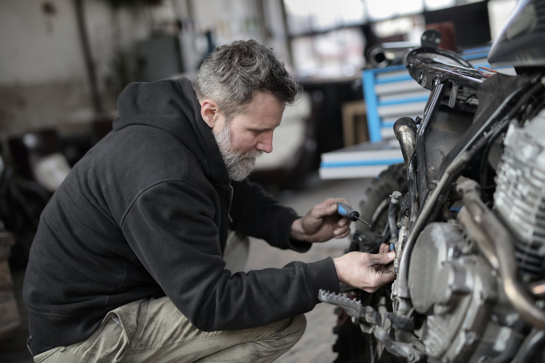 He kept his promise and worked as a mechanic. | Source: Pexels