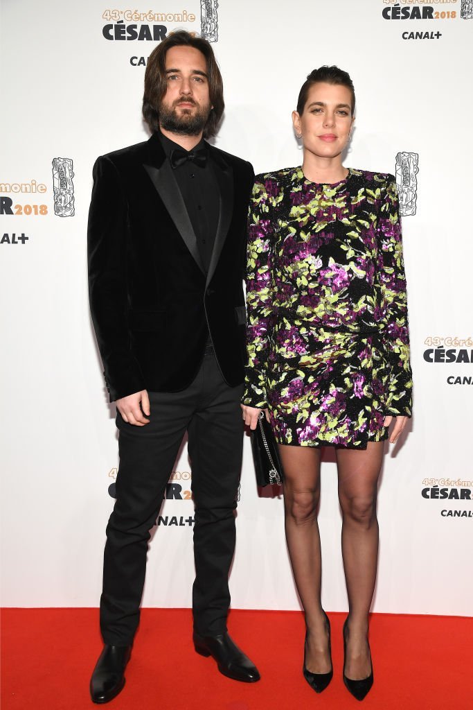 Dimitri Rassam et Charlotte Casiraghi assistent au Rose Ball 2019 au profit de la Fondation Princesse Grace le 30 mars 2019. | Photo : Getty Images