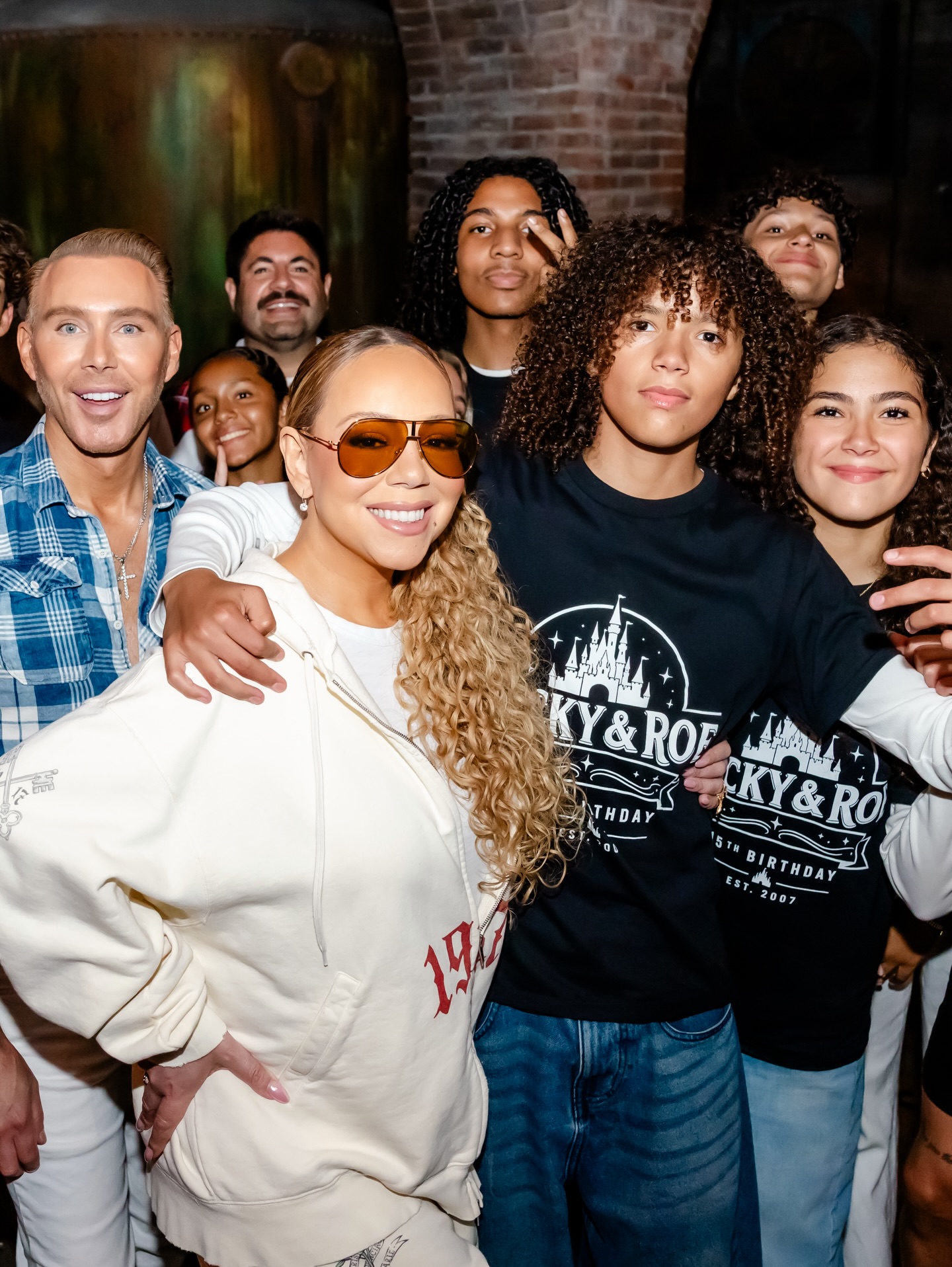 Mariah Carey poses with the twins | Source: Facebook/mariahcarey