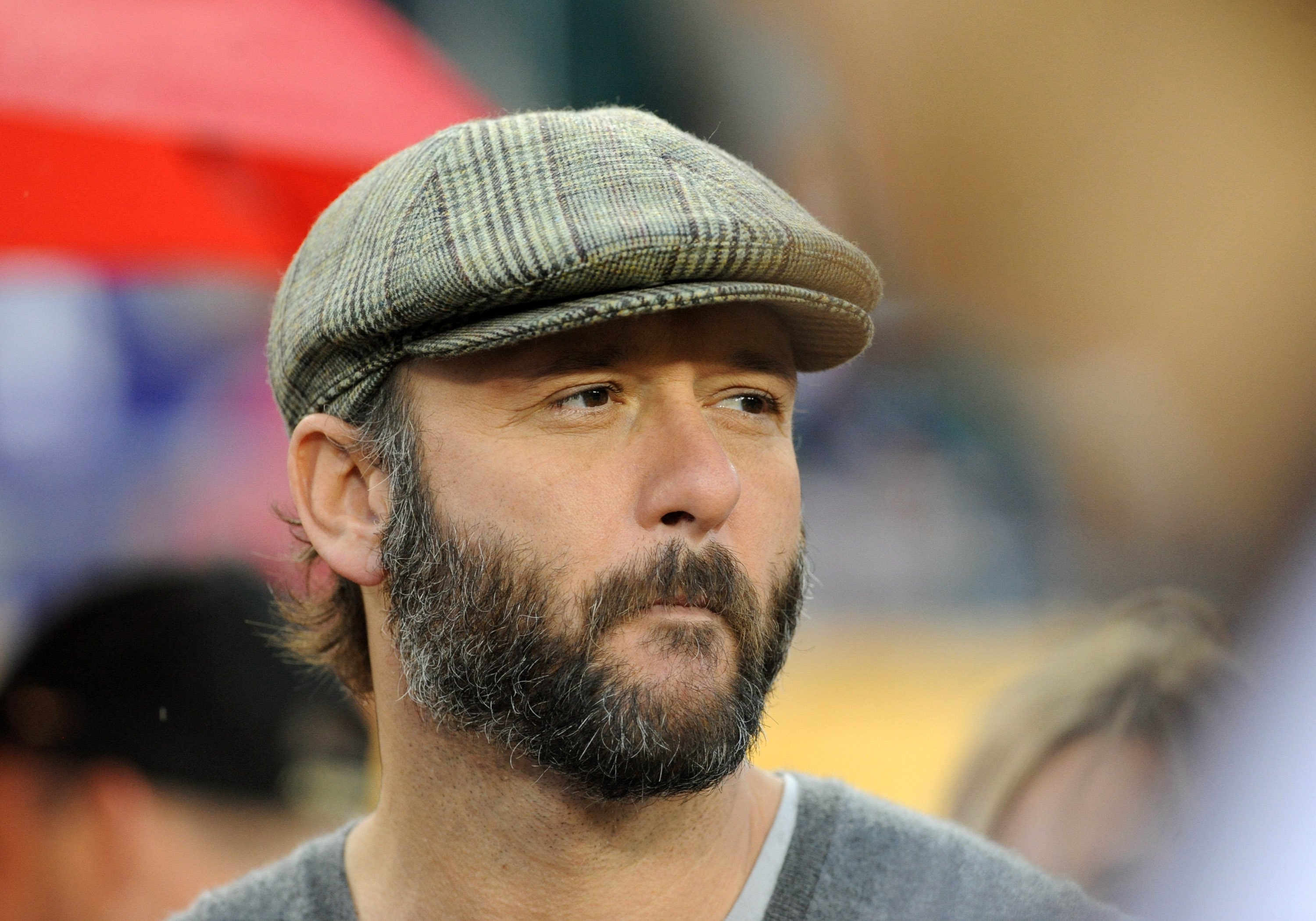 Tim McGraw watches pre-game ceremonies before the Northwestern Wildcats play against the Auburn Tigers in the Outback Bowl January 1, 2010 at Raymond James Stadium in Tampa, Florida. | Photo: Getty Images