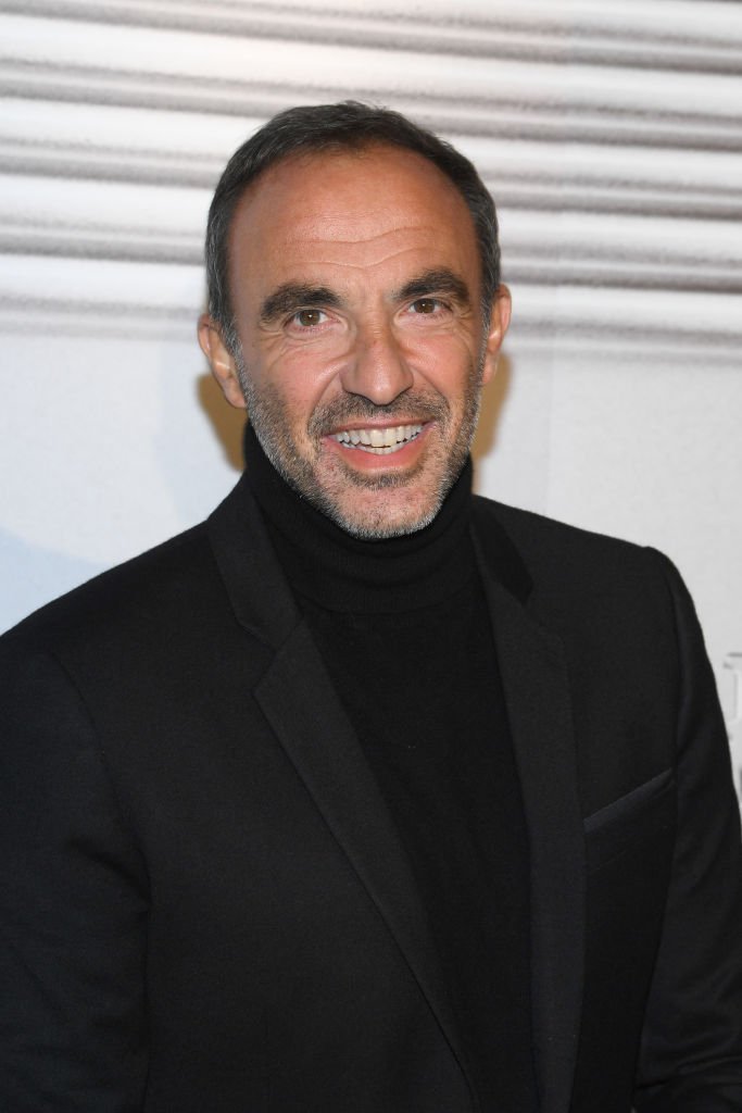 Nikos Aliagas assiste au défilé Jean-Paul Gaultier Haute Couture Printemps / Été 2020 dans le cadre de la Fashion Week de Paris au Théâtre Du Châtelet le 22 janvier 2020 à Paris, France. | Photo : Getty Images