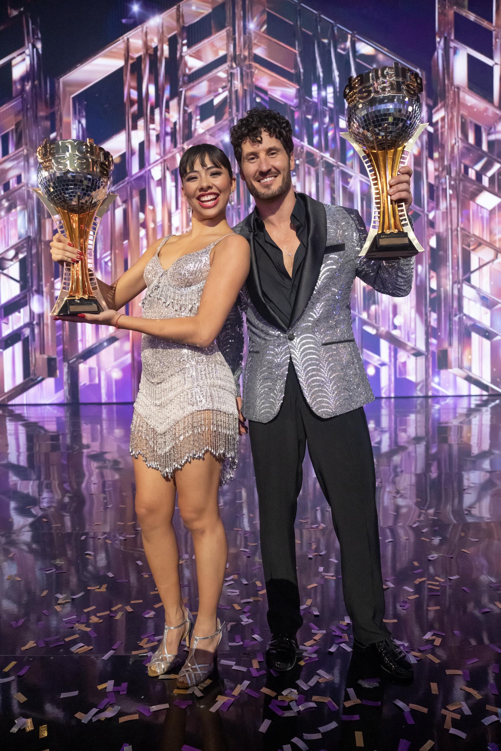 Xochitl Gomez and Val Chmerkovskiy on the set of "Dancing with the Stars," 2023 | Source: Getty Images