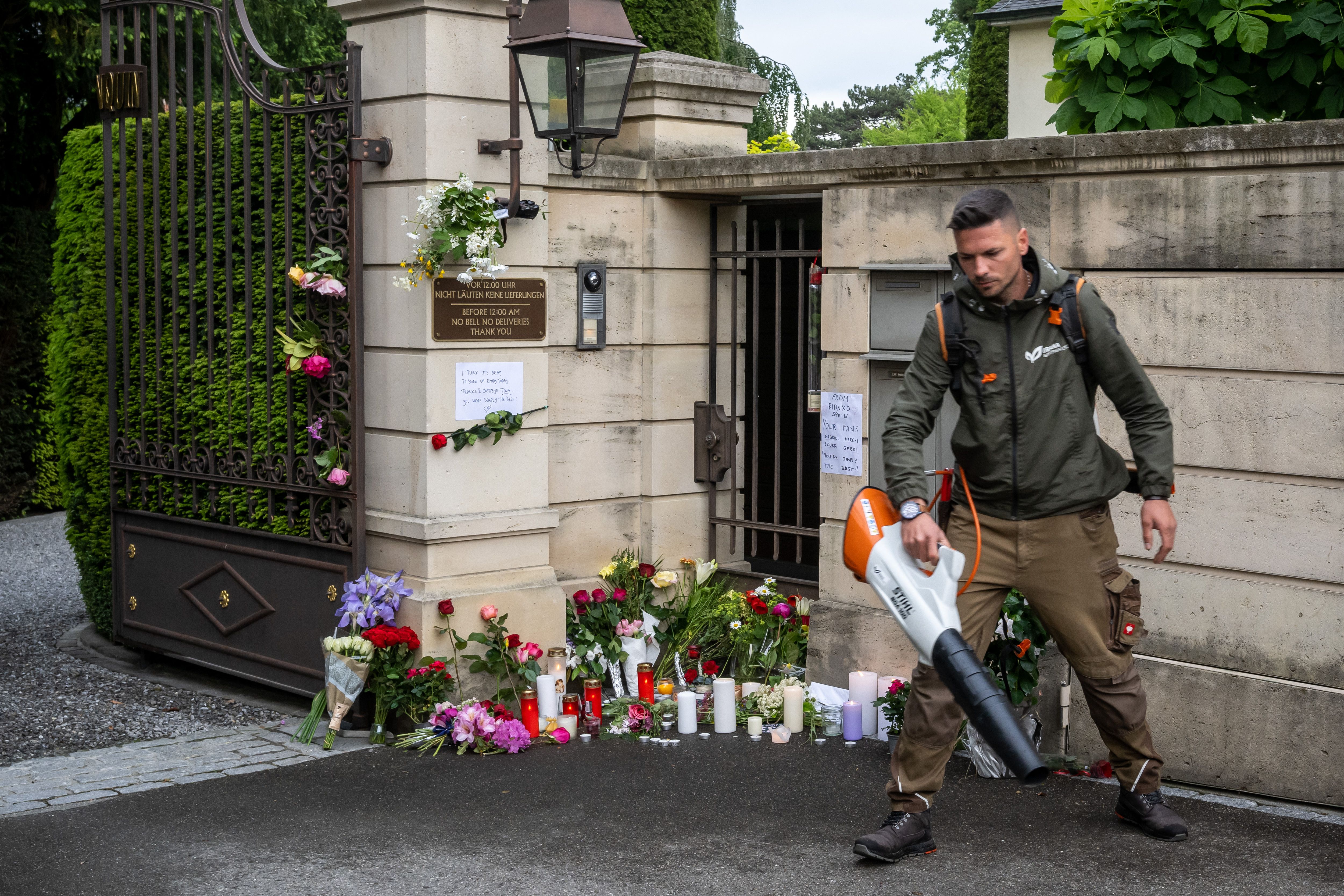 The front of Chateau Algonquin decorated with tribute memorabilia from fans, family, and friends  in Switzerland | Source: Getty Images