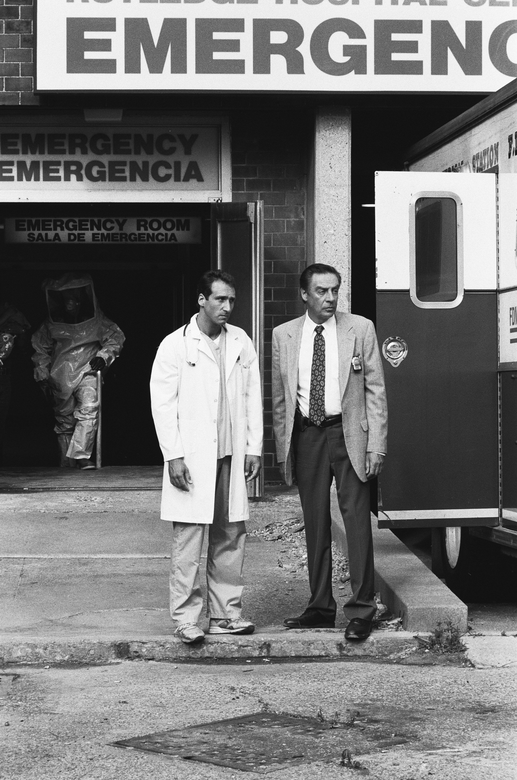Mitchell Greenberg as Dr. Alan Friedlan and Jerry Orbach as Detective Lennie Briscoe on "Law & Order" on July 18, 1994 | Source: Getty Images