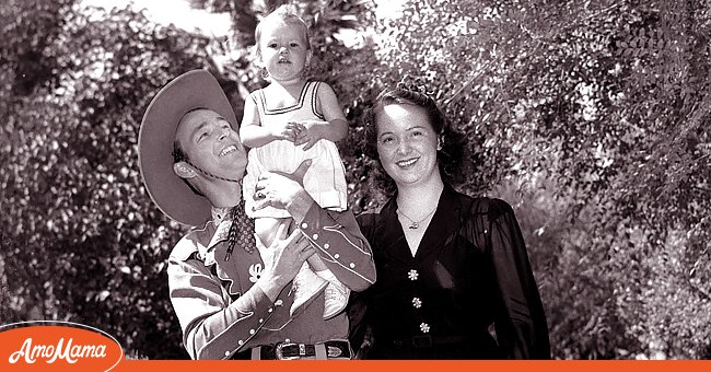 Portrait photo of Roy Rogers with his wife and kid. | Photo: Getty Images