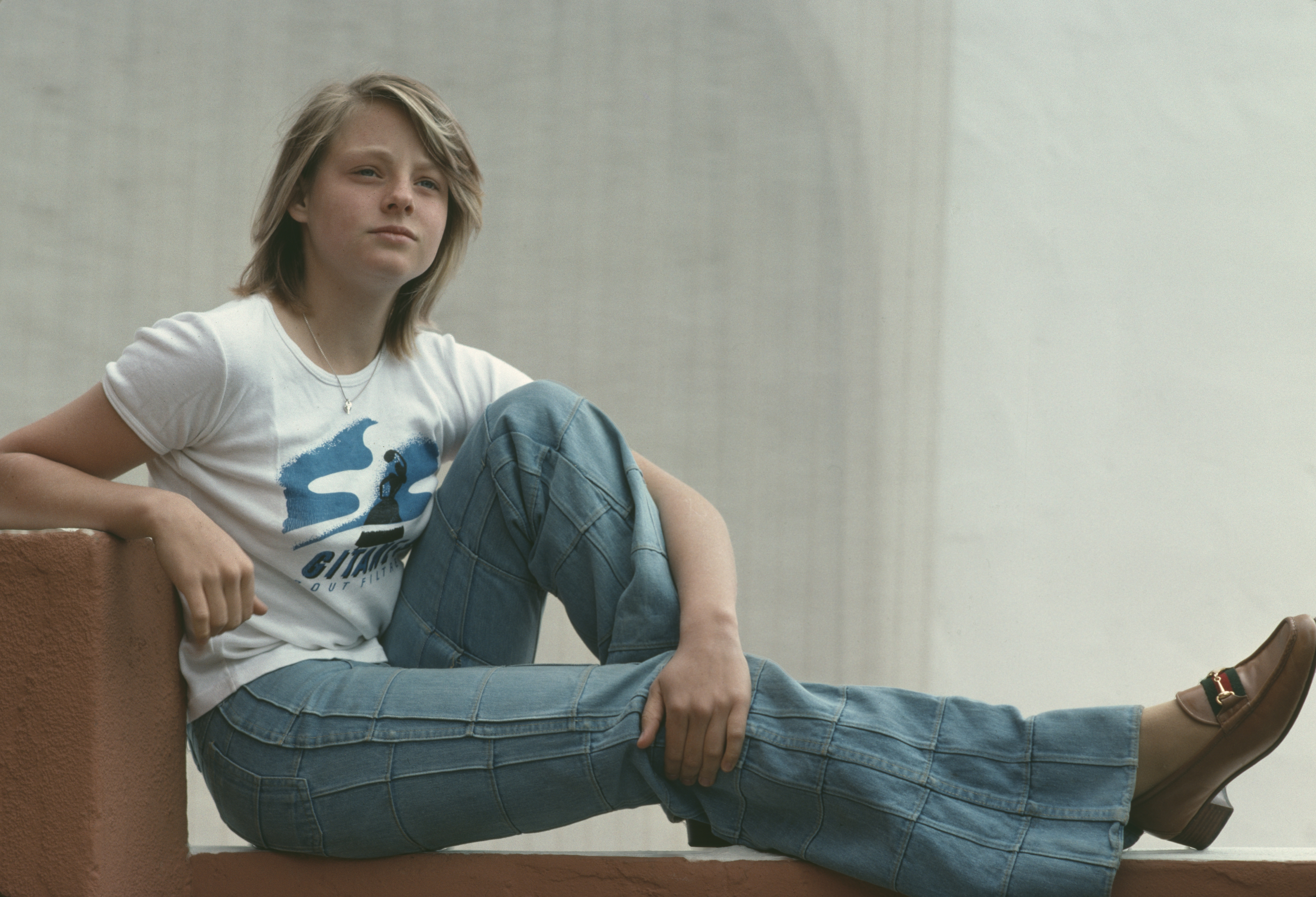 Jodie Foster posing for a picture as a young actress in 1976 | Source: Getty Images