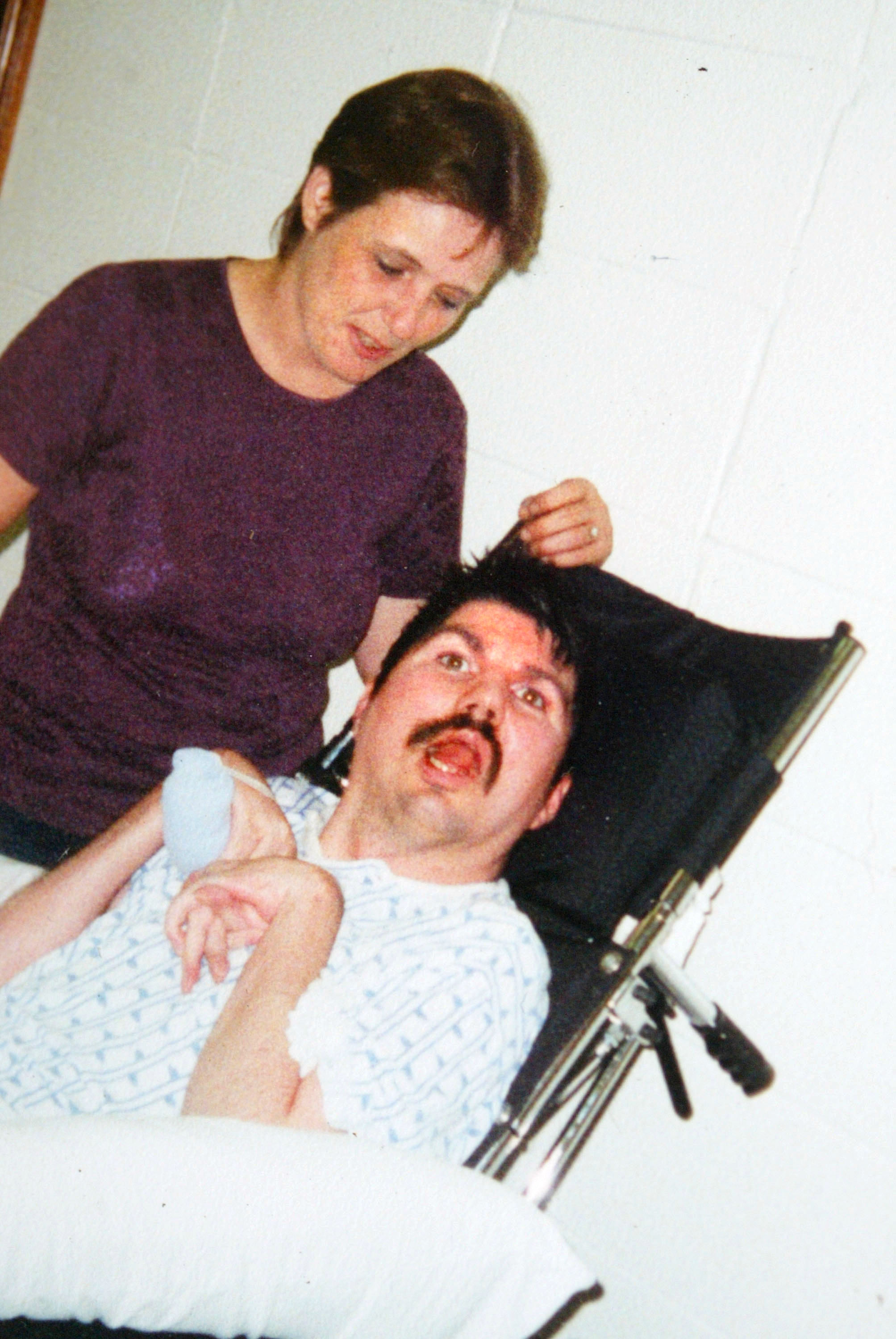 Terry Wallis und seine Frau Sandra im Jahr 2002 in Arkansas | Quelle: Getty Images