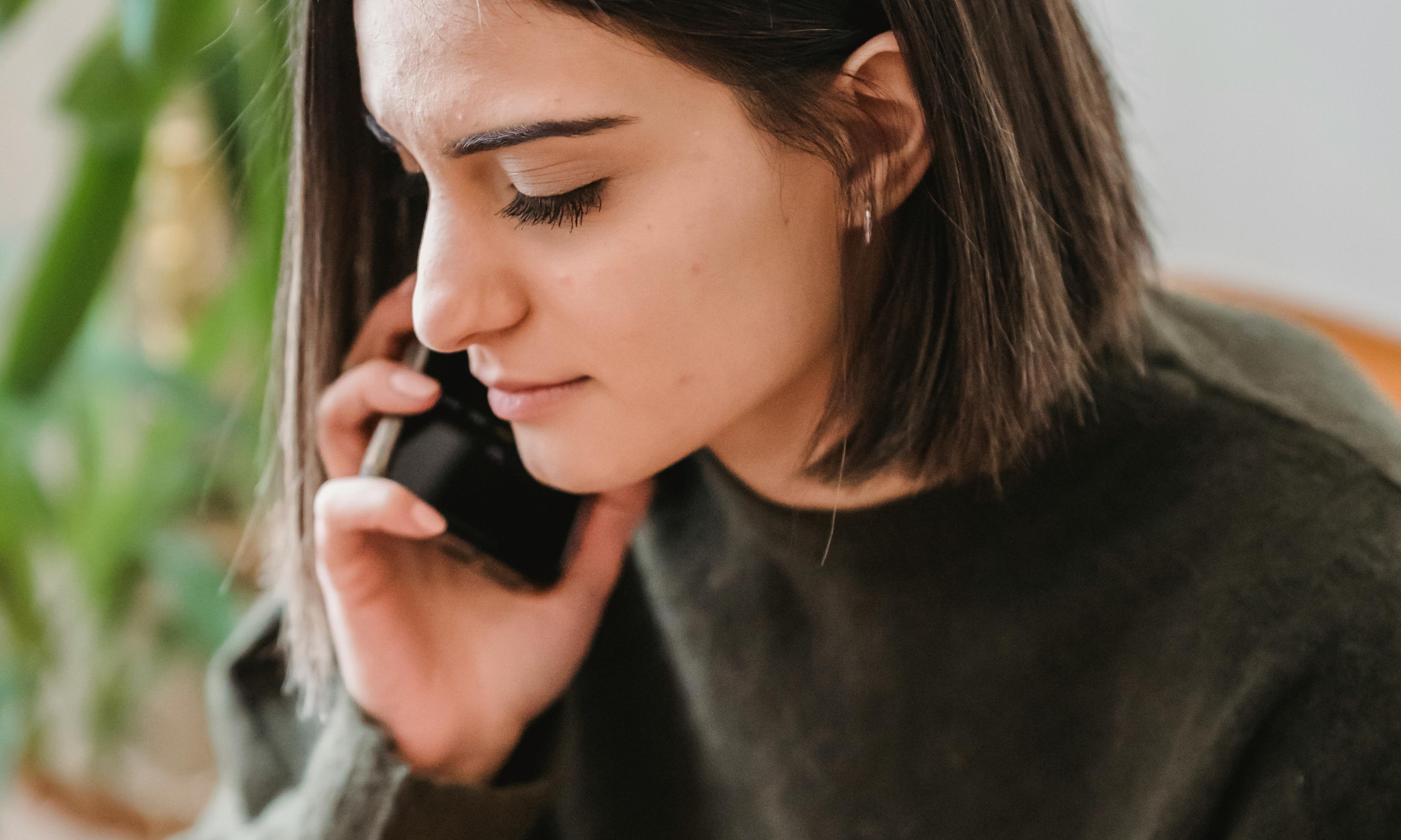 A woman makes a call on a cell phone | Source: Pexels
