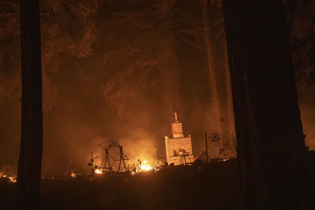 A chimney remains where a home burned off Highway 236 during the CZU Lightning Complex fire in Santa Cruz | Photo: Getty images