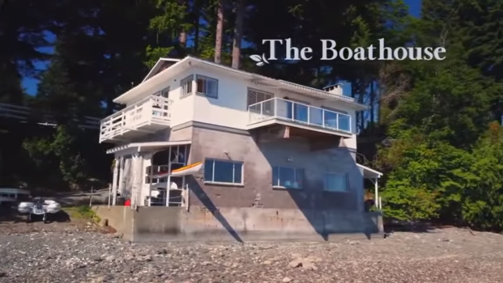 The boathouse. | Source: youtube.com/@manekimteams62