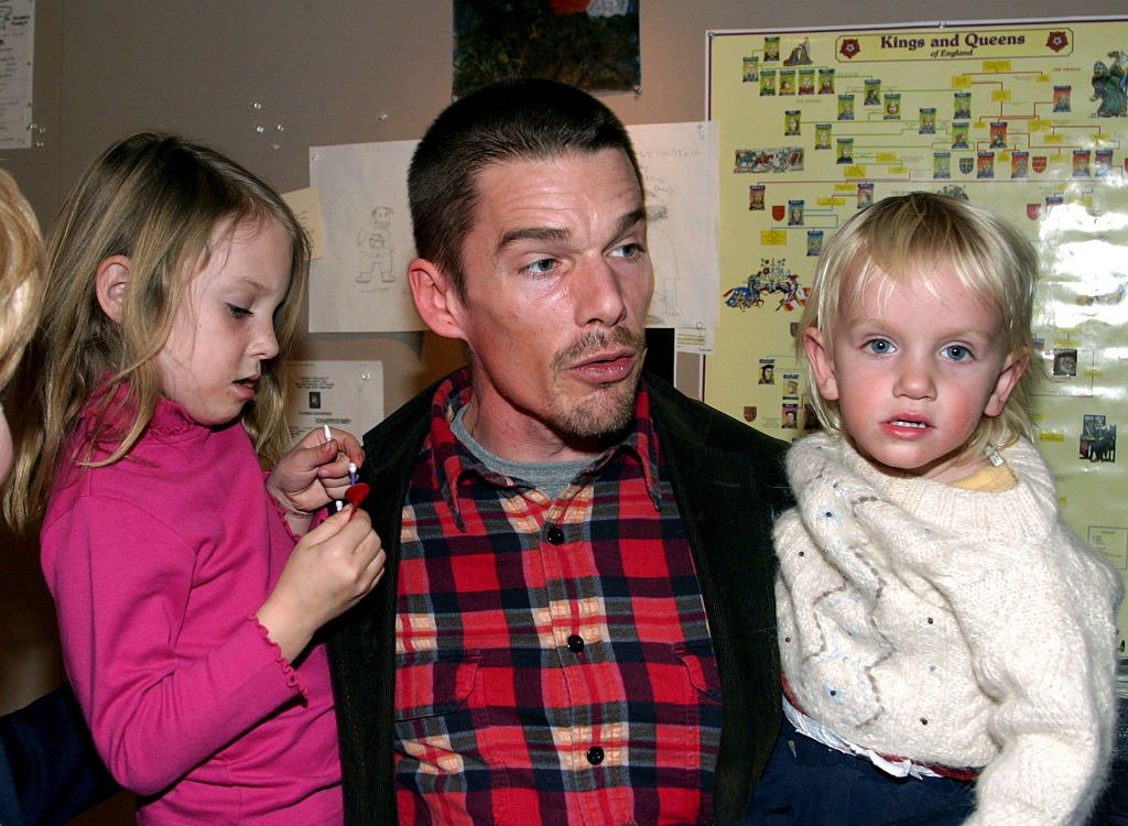 Maya Thurman Hawke and Roan Thurman Hawke with their father, Ethan Hawke few years ago. | Photo: Getty Images