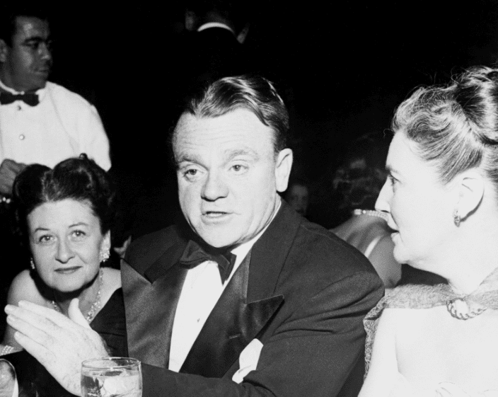 James Cagney at a Hollywood party with his wife (L) Frances Vernon, and (R) is Eloise O'Brien, wife of film actor Pat O'Brien | Photo: Getty Images