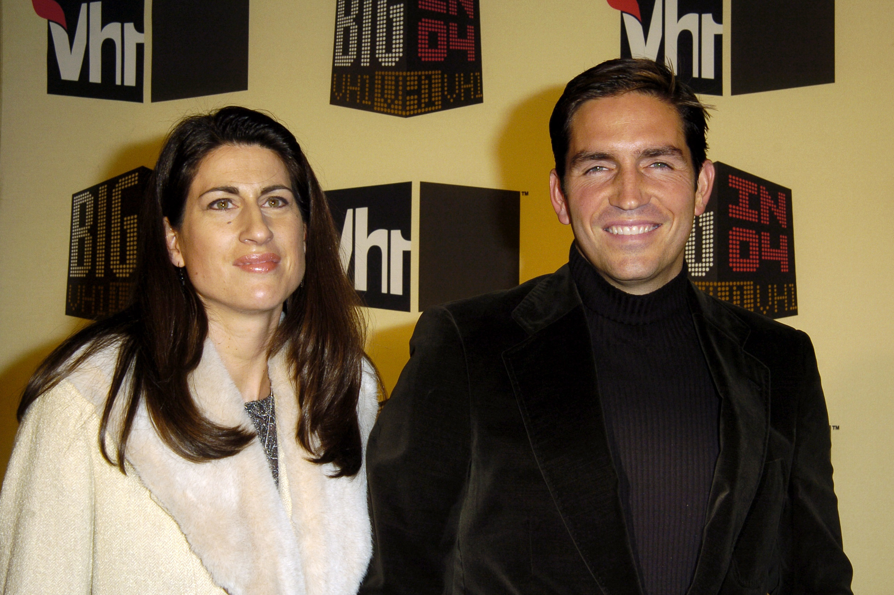 Jim Caviezel and his wife Kerri Browitt Caviezel attend the VH1 Big in '04 - Arrivals at Shrine Auditorium in December 2004 in Los Angeles, California. | Source: Getty Images