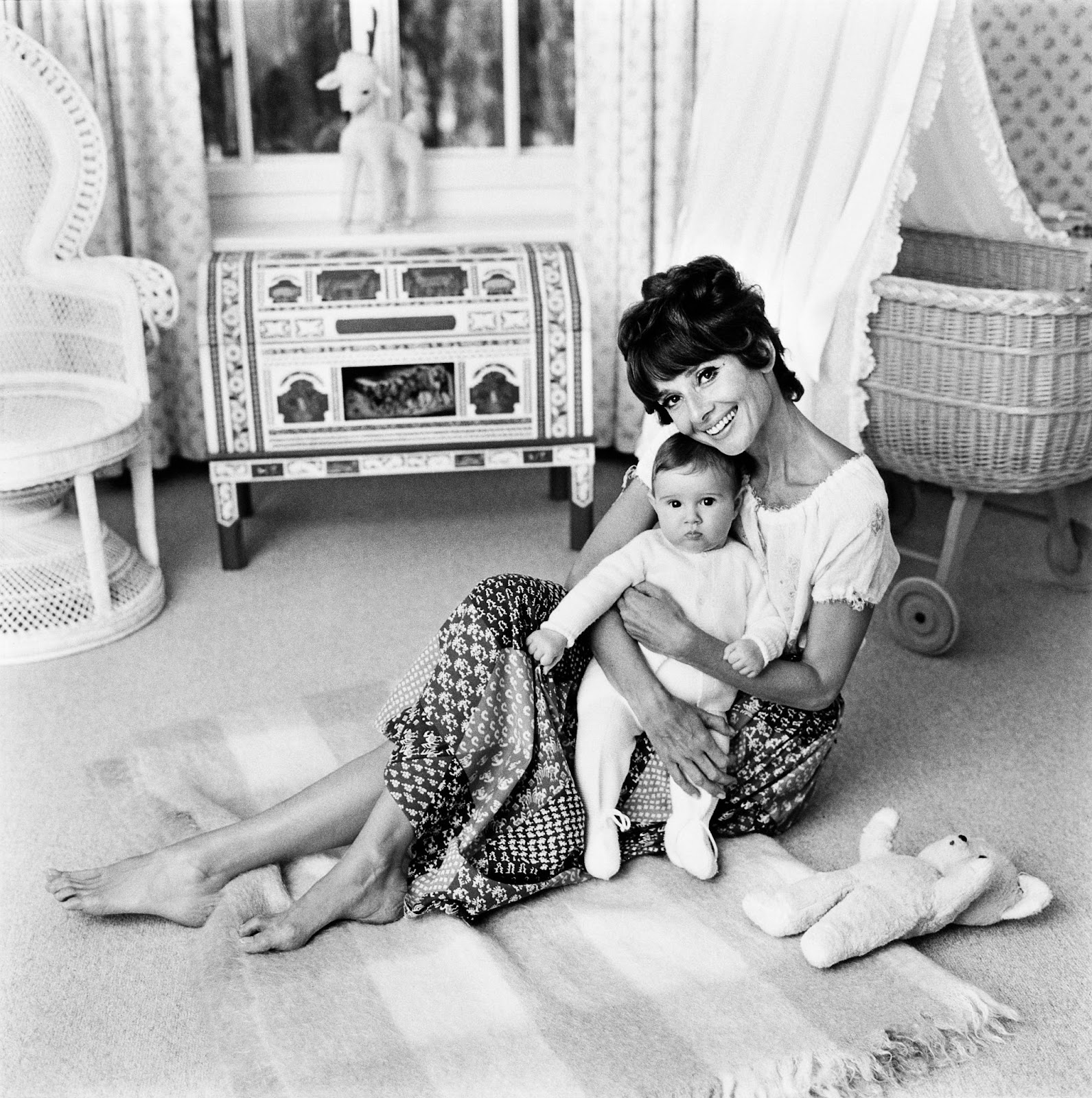 Audrey Hepburn photographed with her son Luca Dotti in her home in Switzerland in 1971. | Source: Getty Images