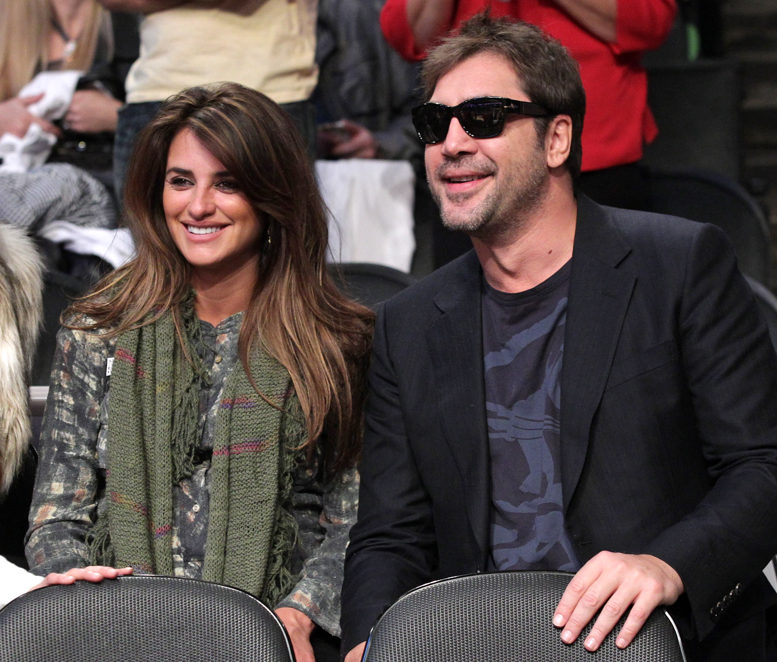 Penelope Cruz and Javier Bardem at the Miami Heat vs. Los Angeles Lakers game, Staples Center, December 25, 2010, Los Angeles, California | Source: Getty Images