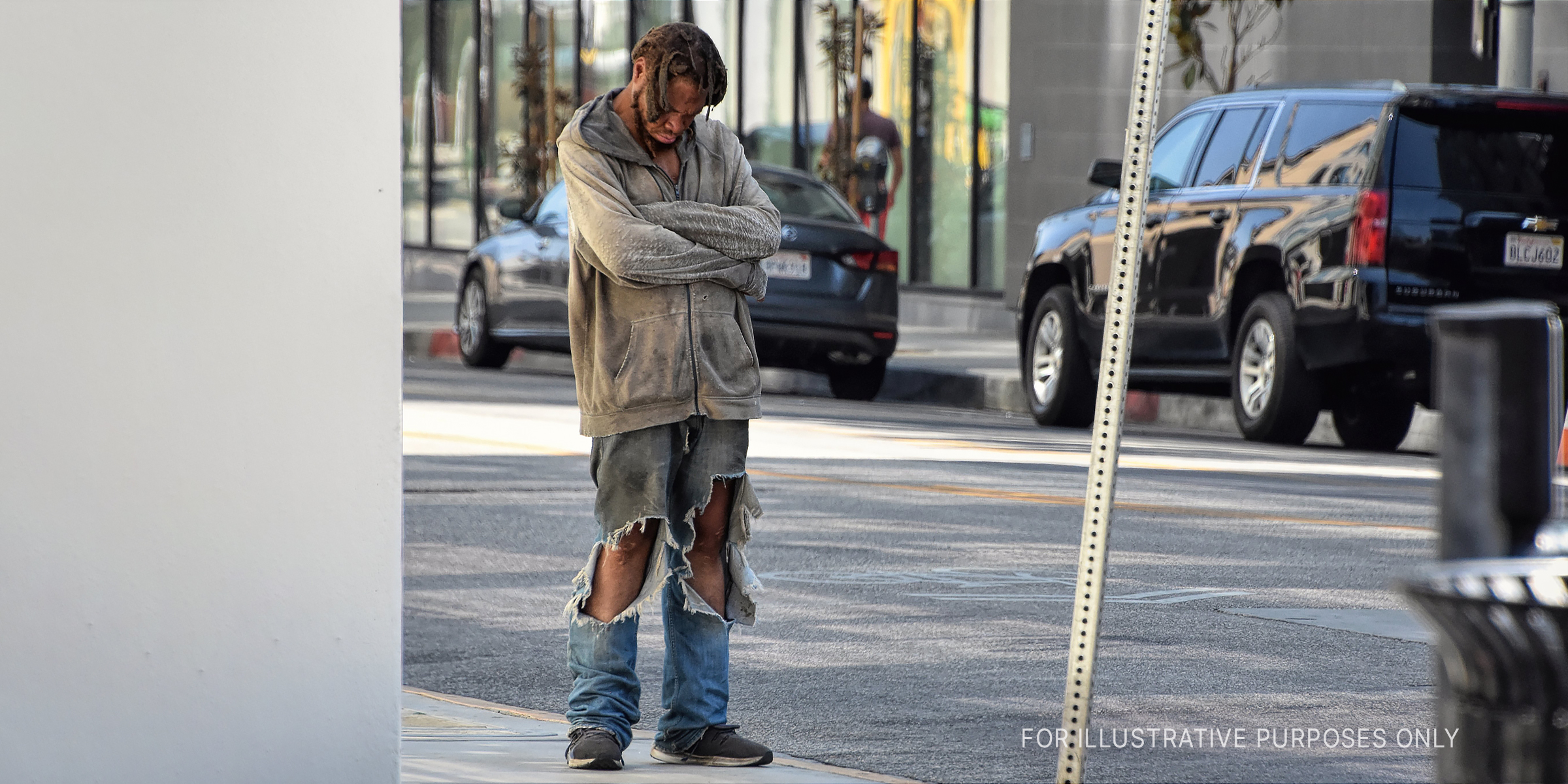 Beggar standing in street | Source: Flickr