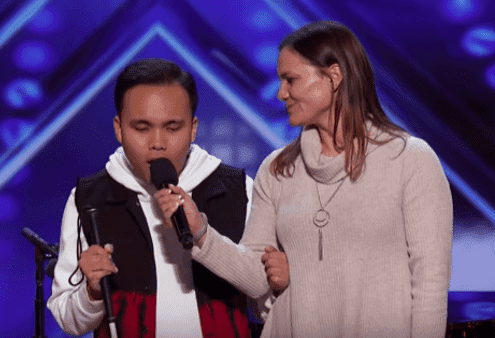Kodi Lee and his mother speak to the judges during his first audition on America's Got Talent. | Source: Youtube.com/AmericasGotTalent
