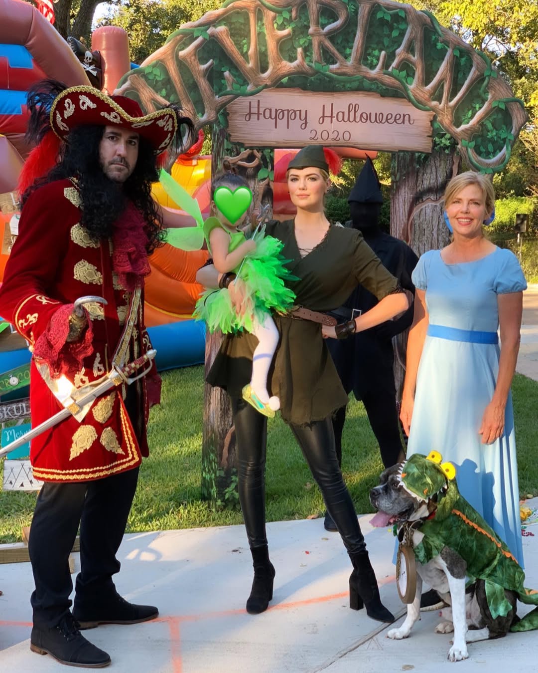 Kate Upton and her family from a post dated November 1, 2020. | Source: Instagram/kateupton
