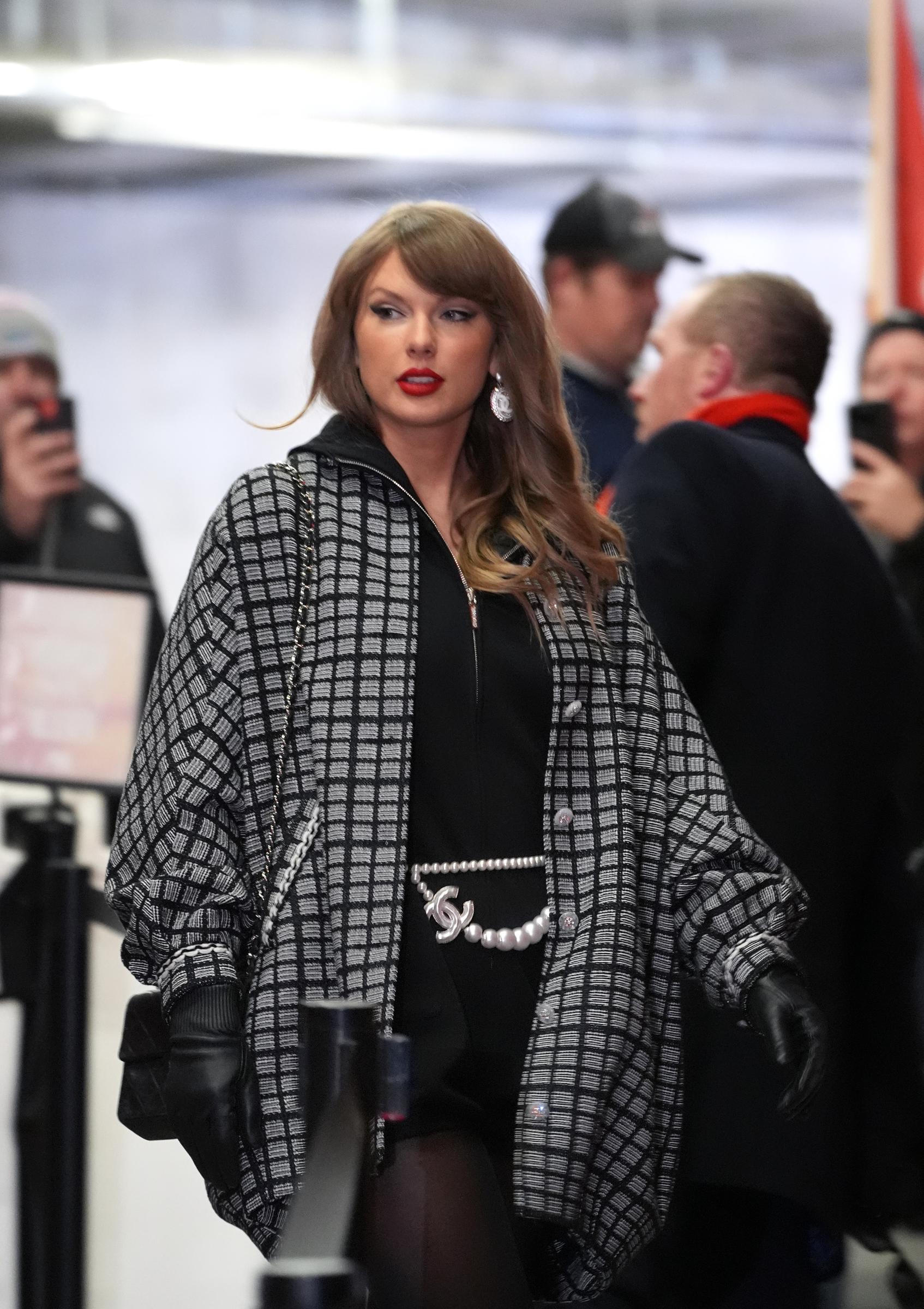 Taylor Swift arrives prior to the AFC Divisional Playoff game between the Houston Texans and Kansas City Chiefs, on January 18, 2025 | Source: Getty Images