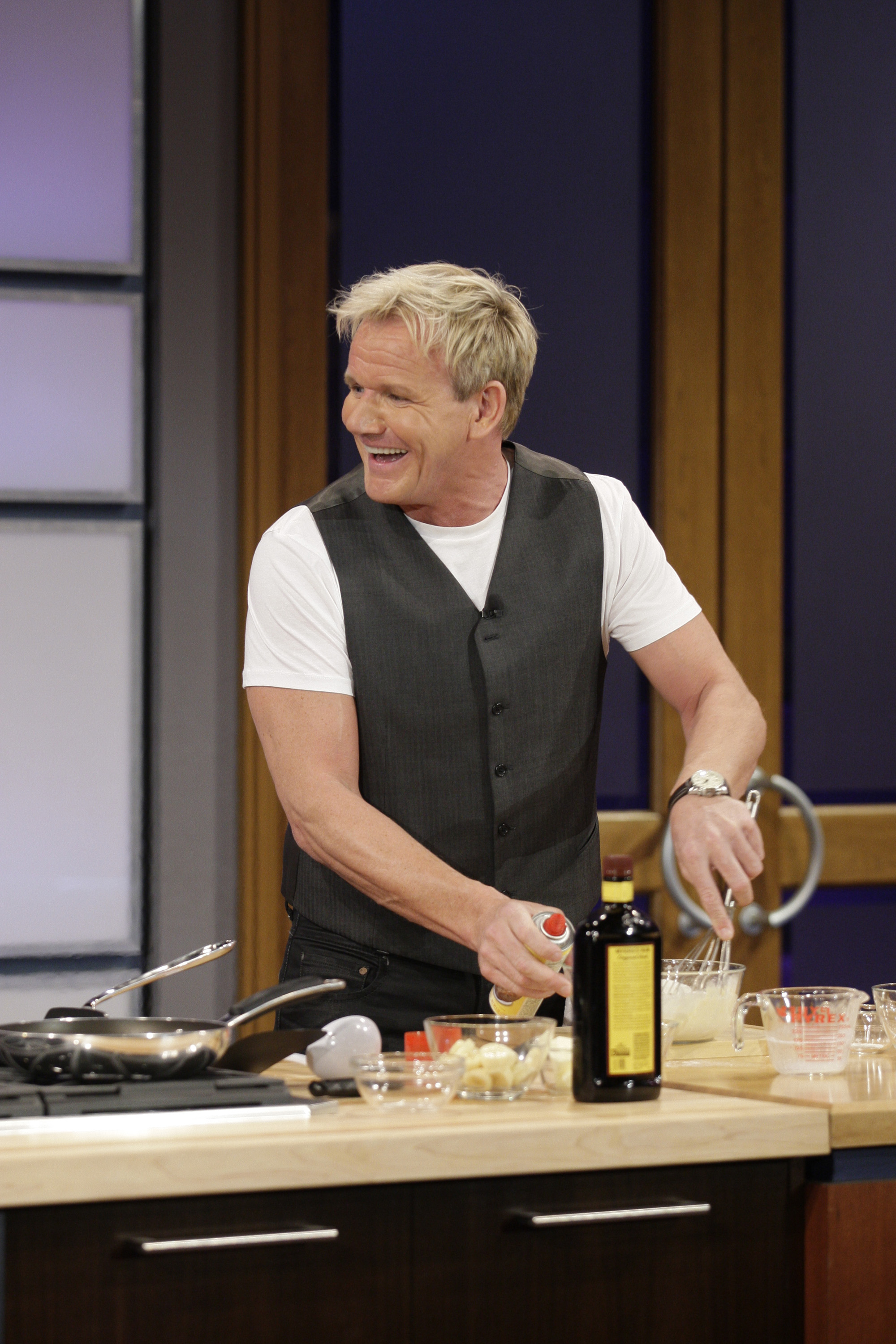 Gordon Ramsay cooking on "The Tonight Show with Jay Leno" on August 4, 2010. | Source: Getty Images