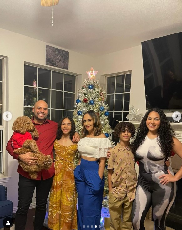 Hezly "Hez" Rivera and her family in a social media post uploaded on December 25, 2023 | Source: Instagram/hezrivera