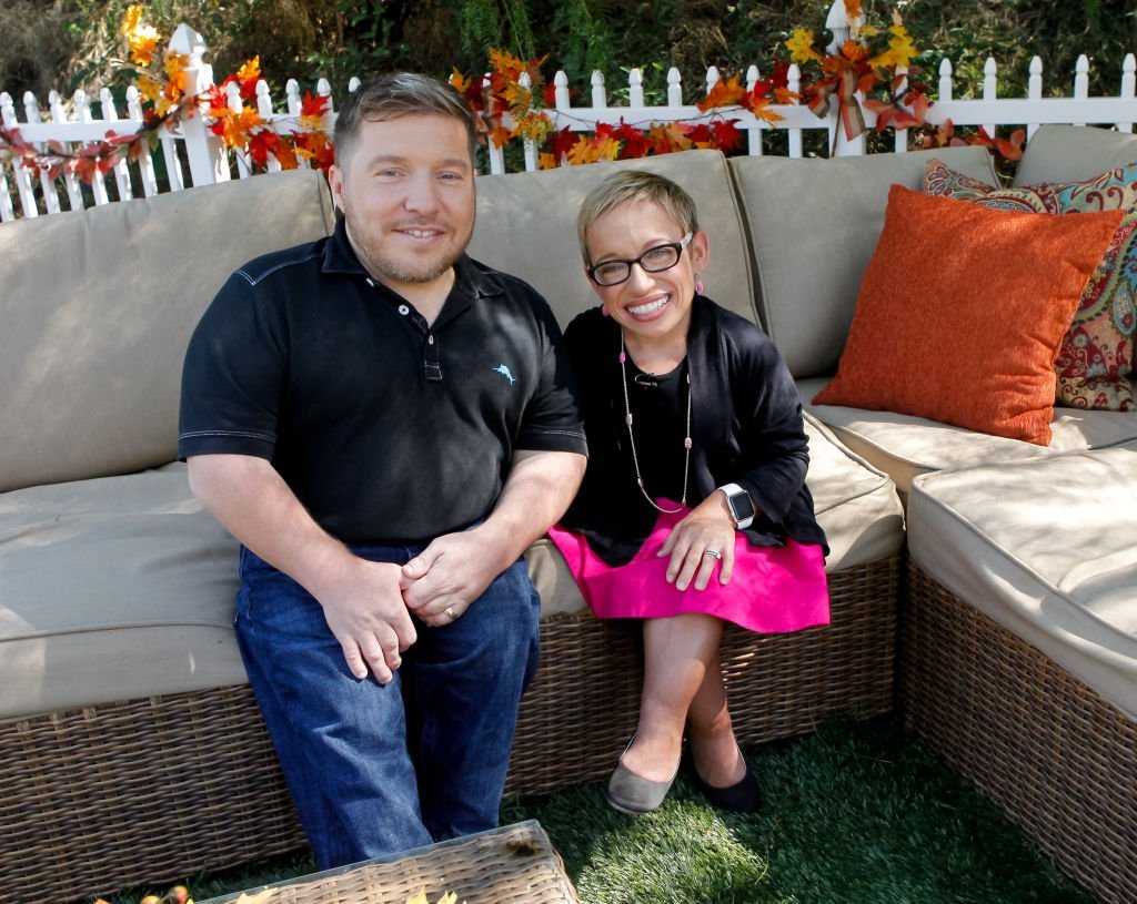 Bill Klein and Dr. Jen Arnold visit the set of Hallmark's 'Home and Family' at Universal Studios Hollywood on September 27, 2017. | Photo: Getty Images