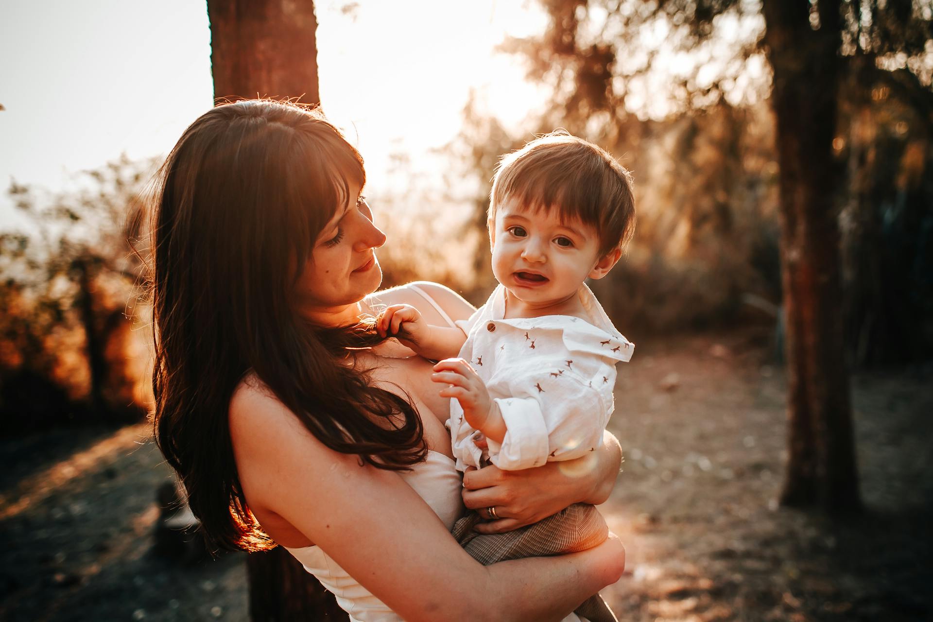 A woman carrying a little boy | Source: Pexels