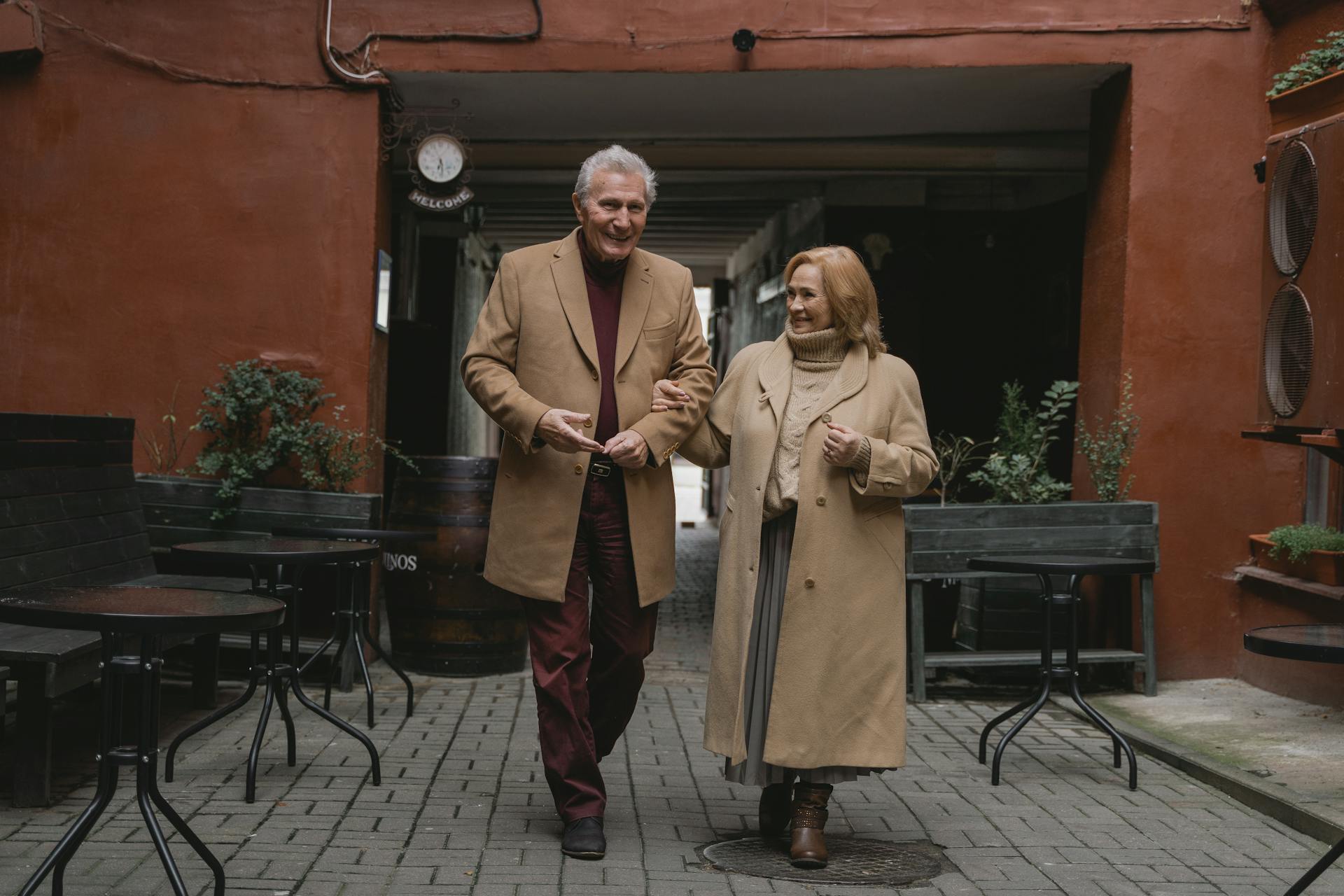An elderly couple walking on the street | Source: Pexels