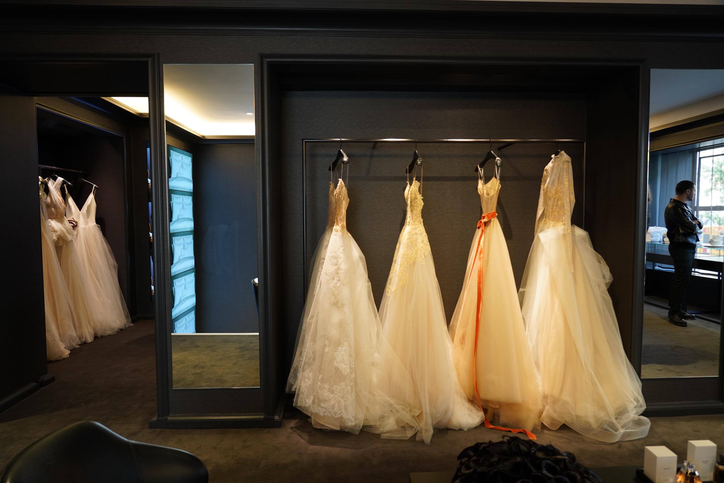 Details at a Vera Wang bridal fitting, on October 14, 2019 | Source: Getty Images